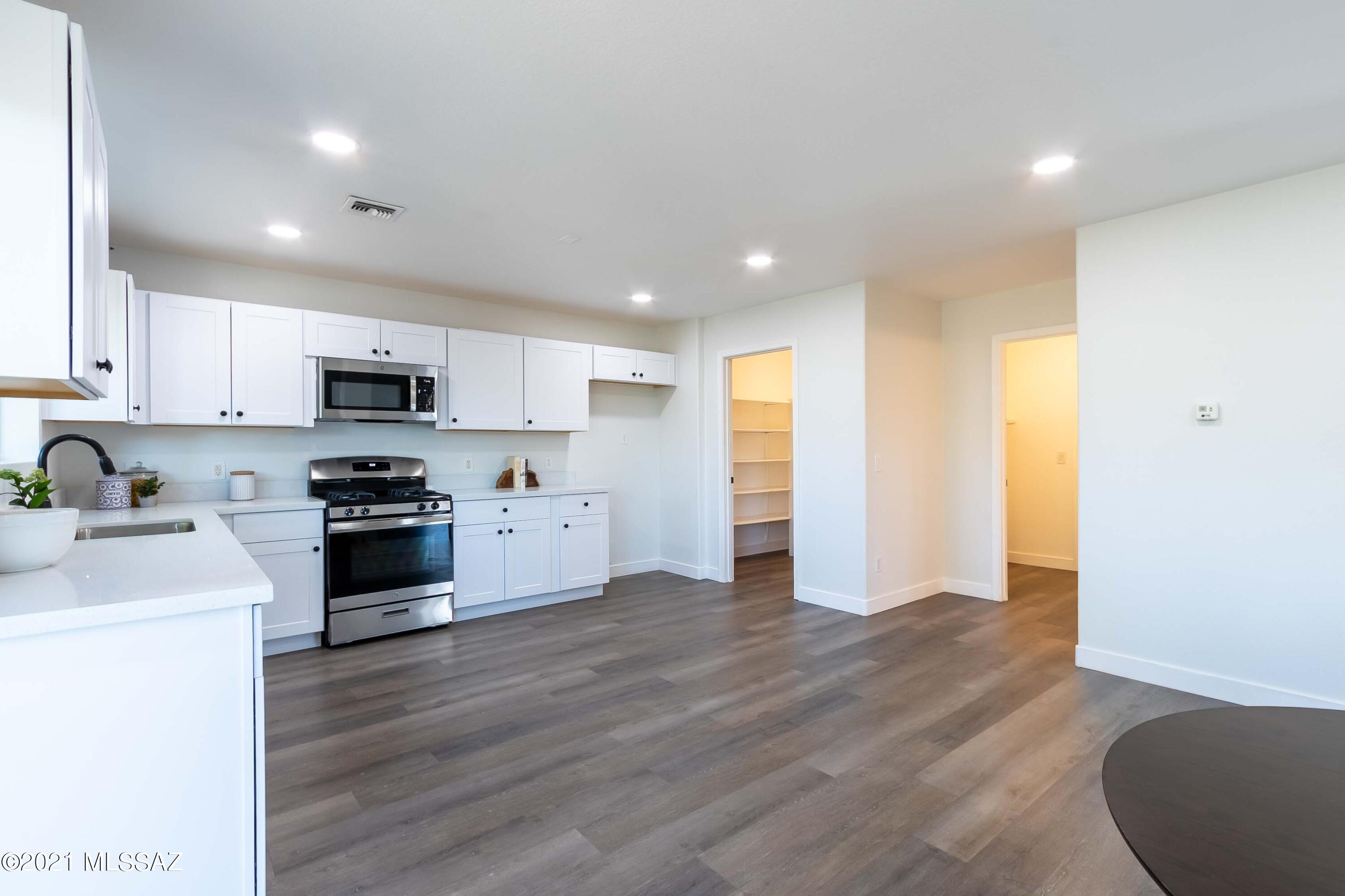 Black Horse (1-411) - Residential