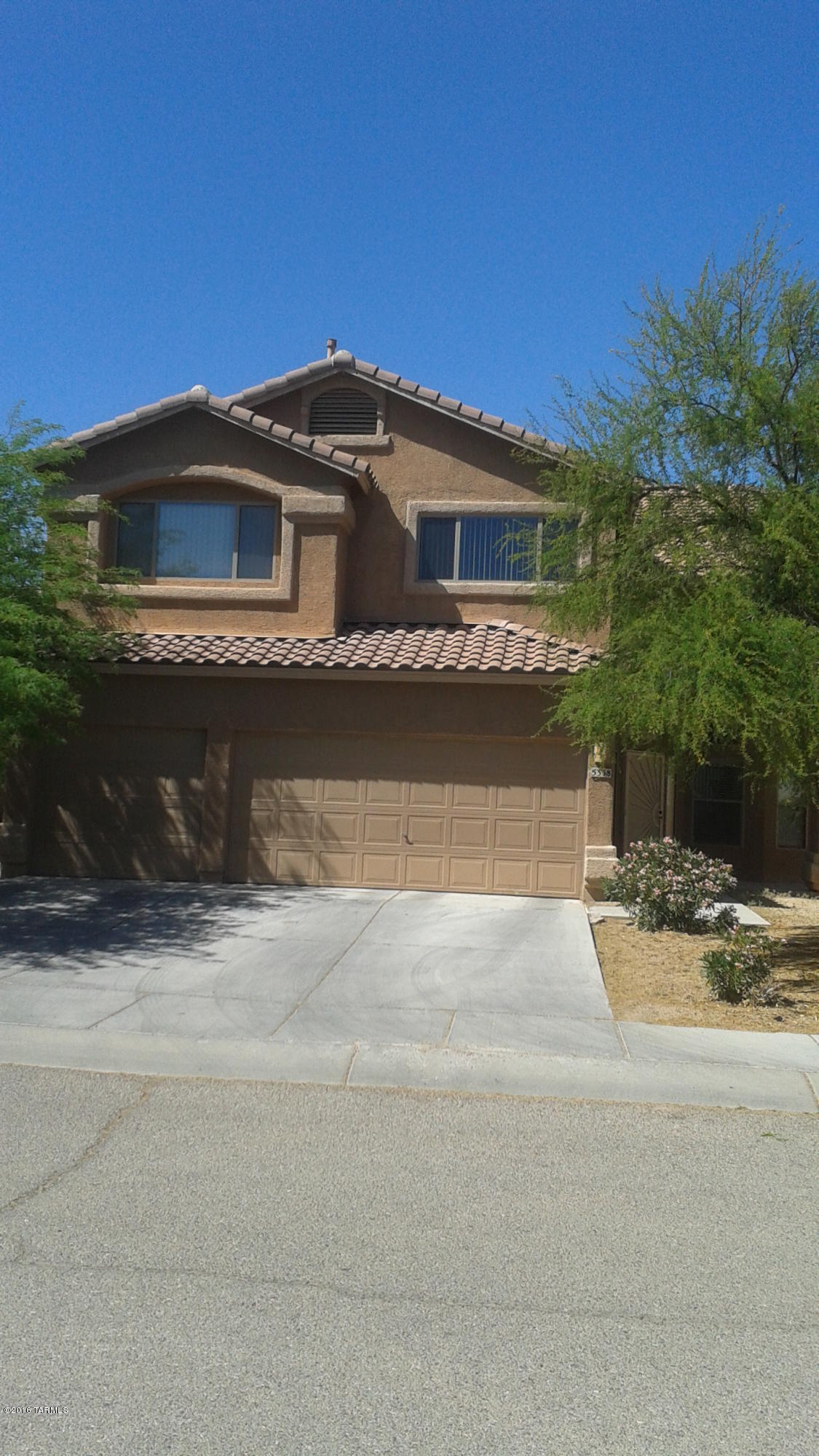 This beautiful home 4/br and 3/ba is
located in a quiet cul-de-sac. Upstairs is a huge master suit with a separate shower, garden tub, spacious walking closet and a adjacent room perfect for an office or den. There is a balcony where you enjoy a picturesque views of the Tucson Mountains. Spend time in a relaxing backyard with a pool and hot tub. Gazebo with roof tile and a built in grill, electricity and cable.