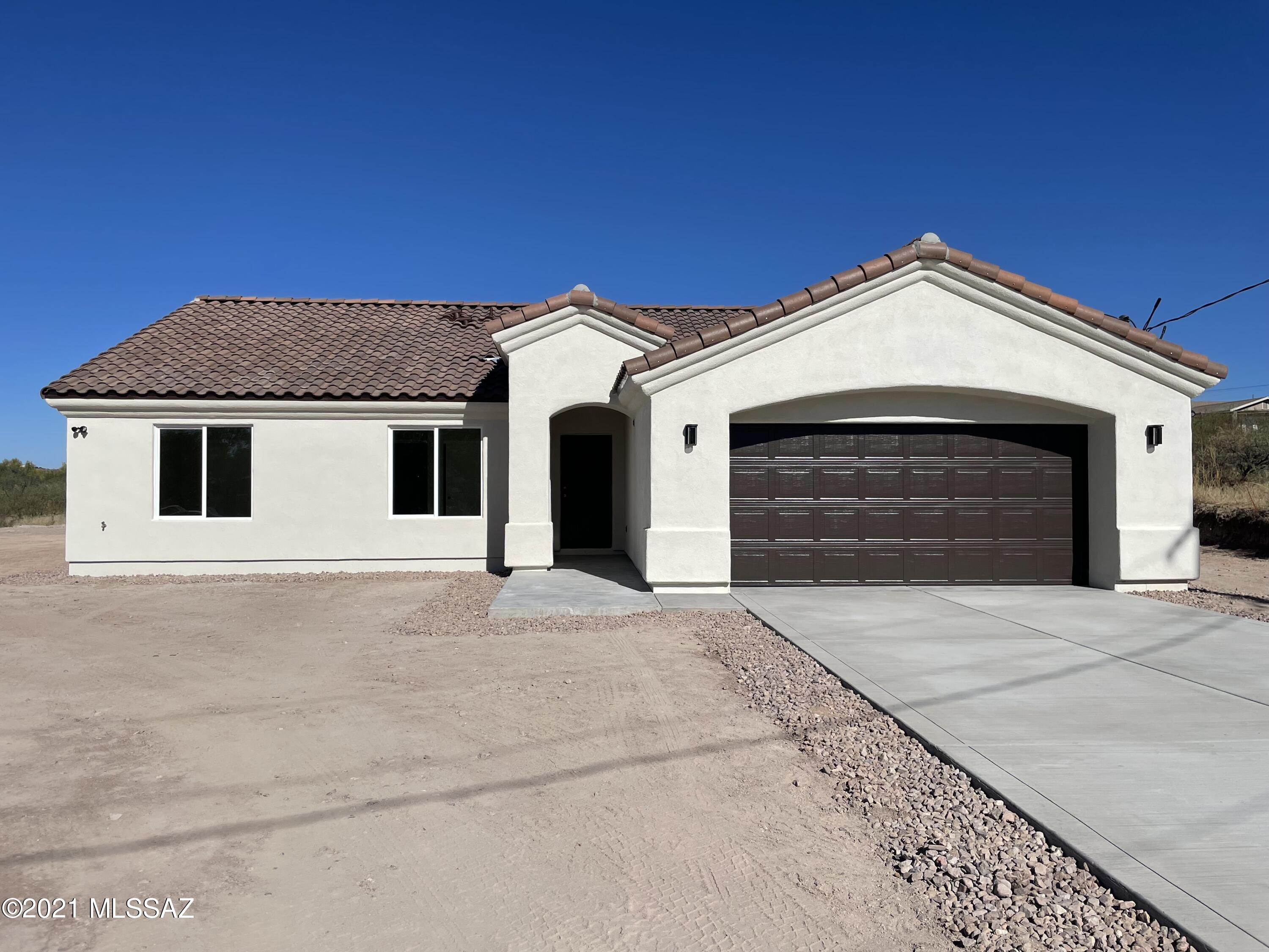 Under construction completed by Feb 28, 2022.

Pictures of similar model concrete driveway not included in sales price.

Granite Counter tops call for more details.