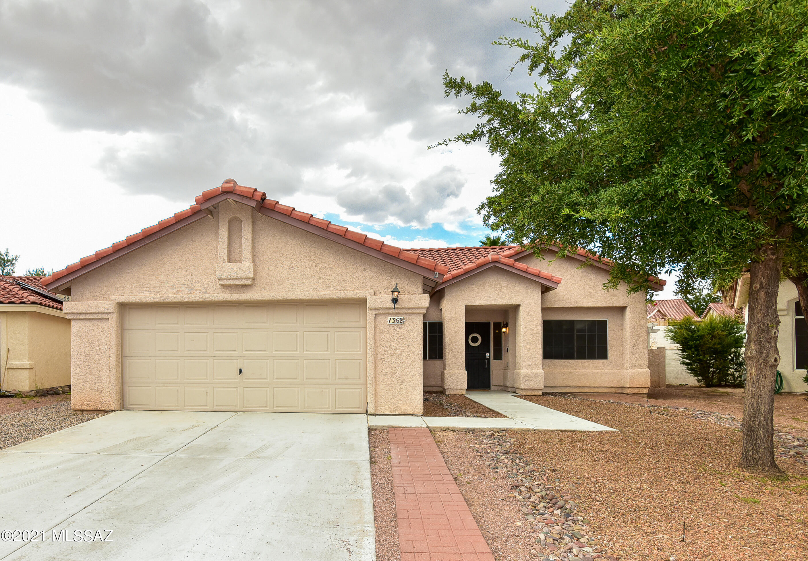 Updated & well maintained 3BD/2BA/1,656SF home in Oro Valley's community of Copper Creek sits an inviting, open floorplan w/ high ceilings, great room concept off newly remodeled kitchen & living area w/ Office. Kitchen offers plenty of cabinet space, easy care granite counters, NEW soft close cabinets, SS appls, plus breakfast nook dining. Spacious primary suite w/NEW dual vanities, separate shower & garden tub & walk-in closet. Spacious guest bedrooms and new cabinetry in both primary and guest bathrooms. Home sits on a wonderful  cul-de-sac lot. Backyard features a covered patio, sparkling pool, spa w/ fence, & plenty of room to spread out. Lease solar makes for low electric bills. Mountain views from the front of the house in the office. Don't miss out on this home before it's gone!