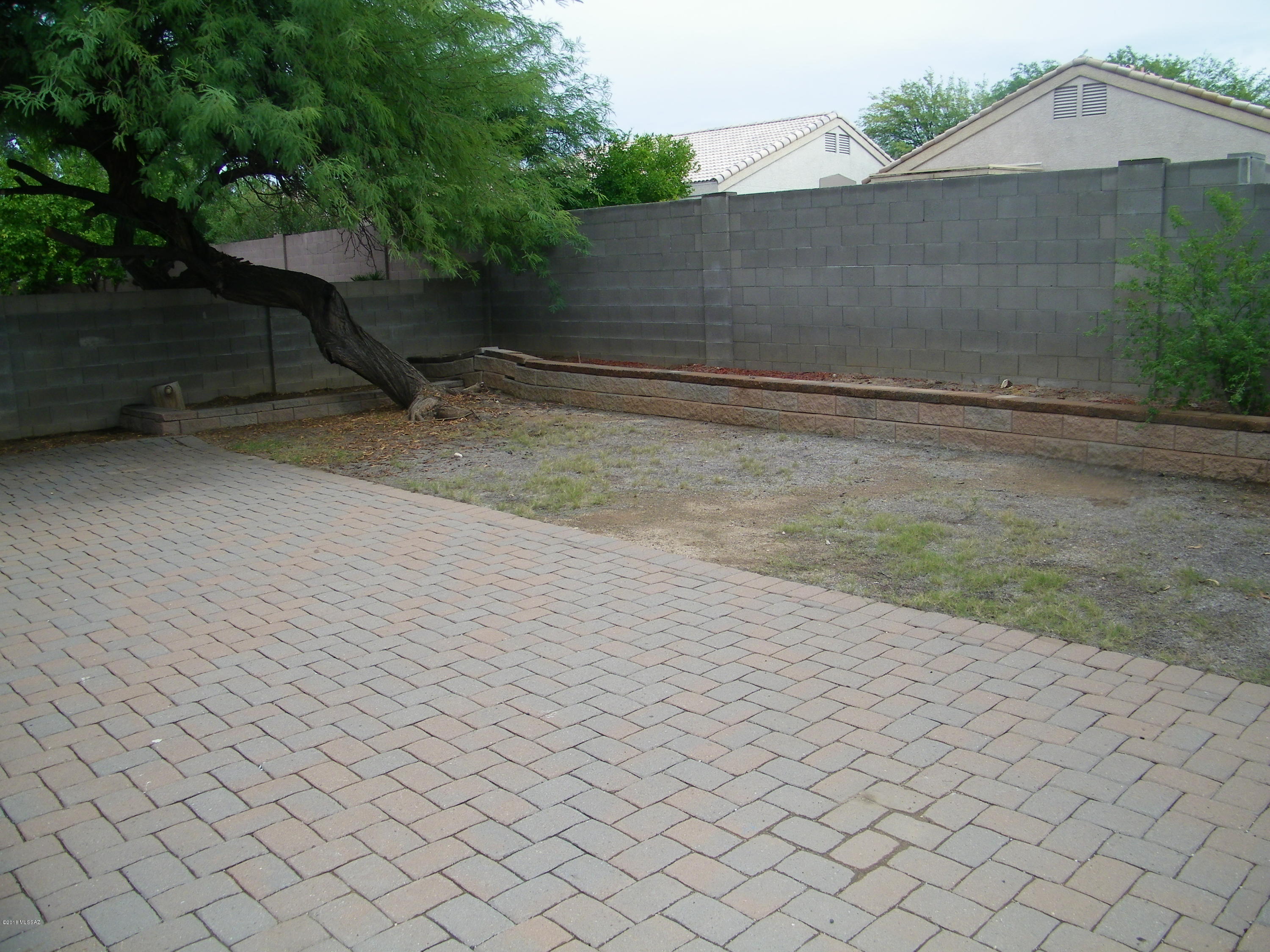 Hacienda Del Oro (1-78) - Residential Lease