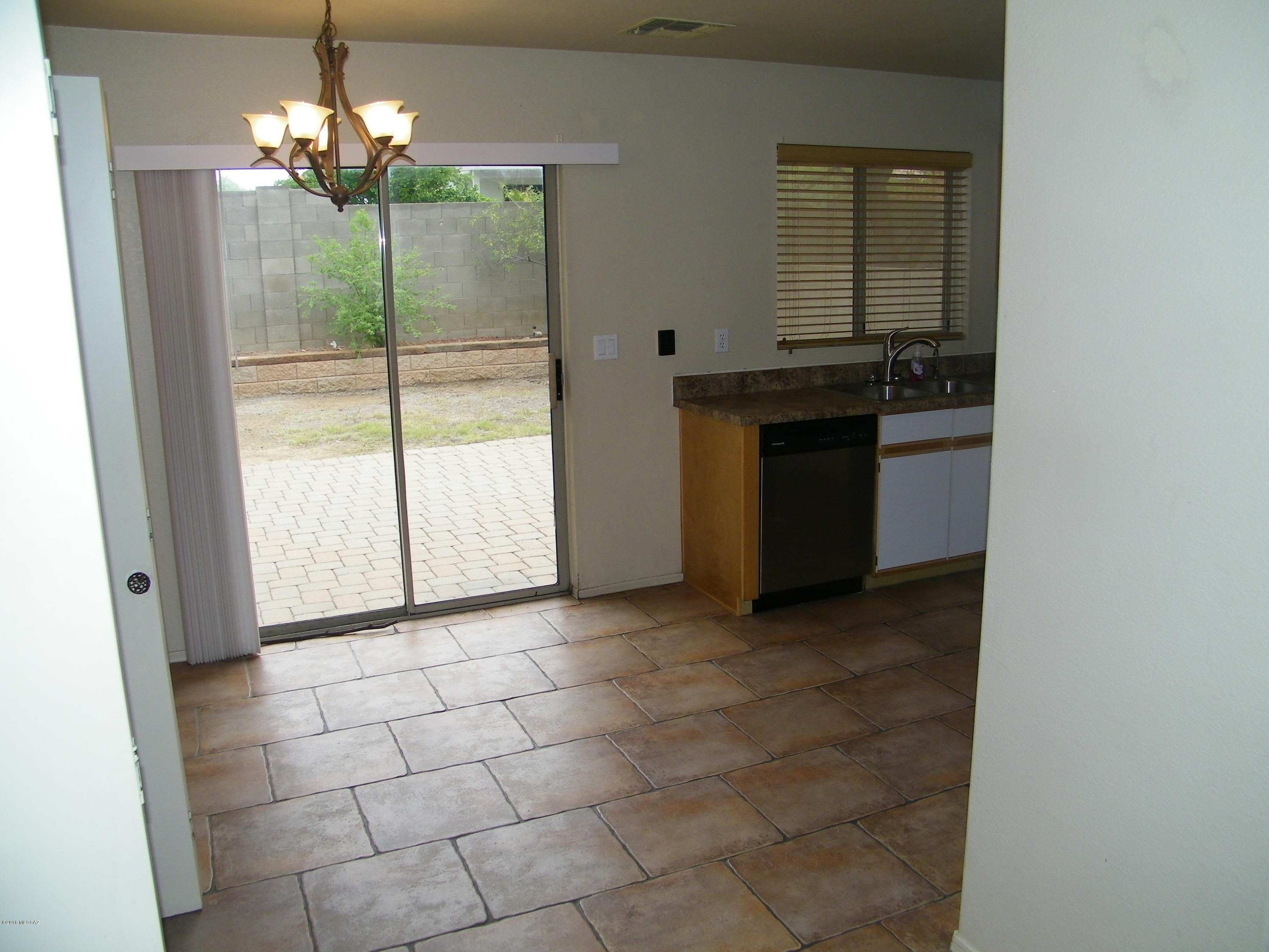 Hacienda Del Oro (1-78) - Residential Lease