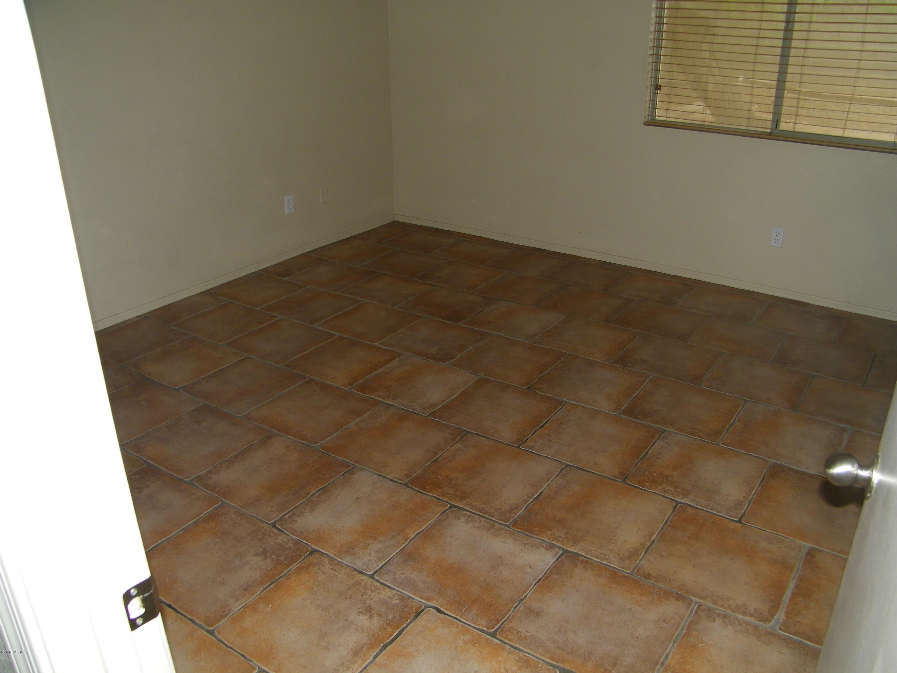 Hacienda Del Oro (1-78) - Residential Lease