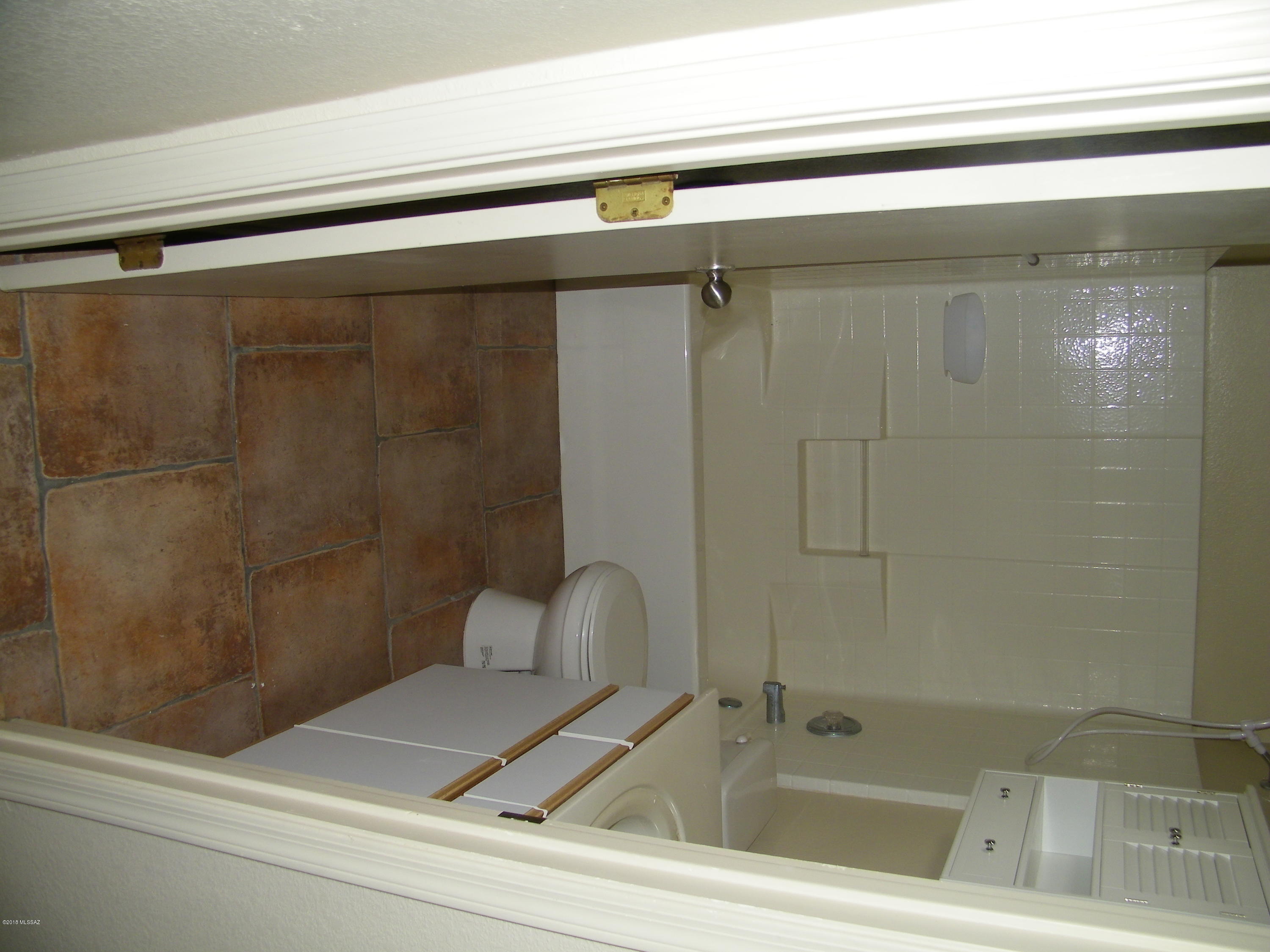 Hacienda Del Oro (1-78) - Residential Lease