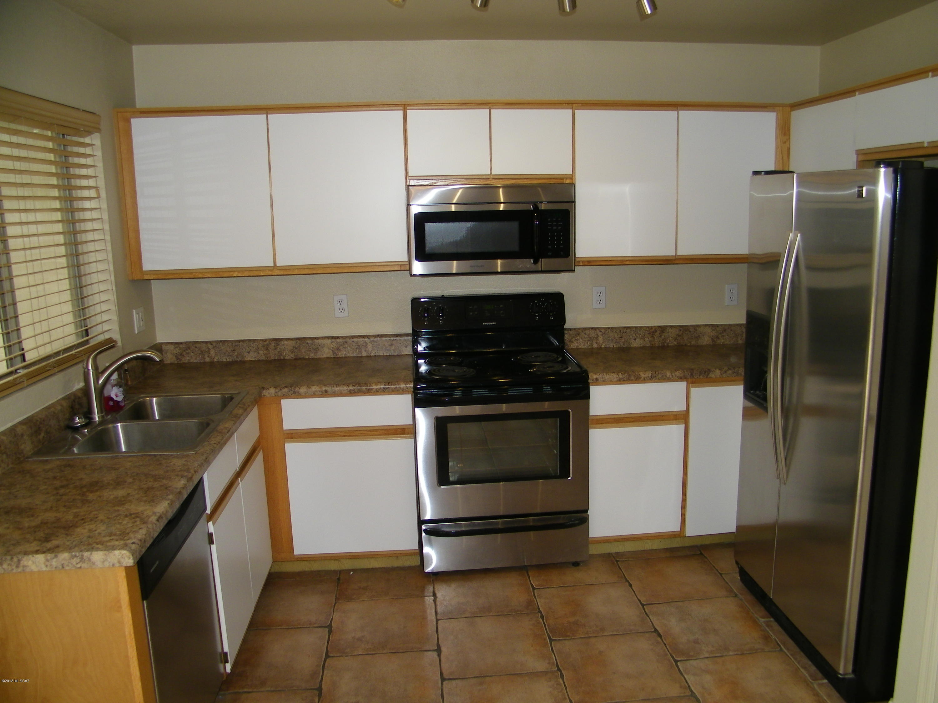 Hacienda Del Oro (1-78) - Residential Lease
