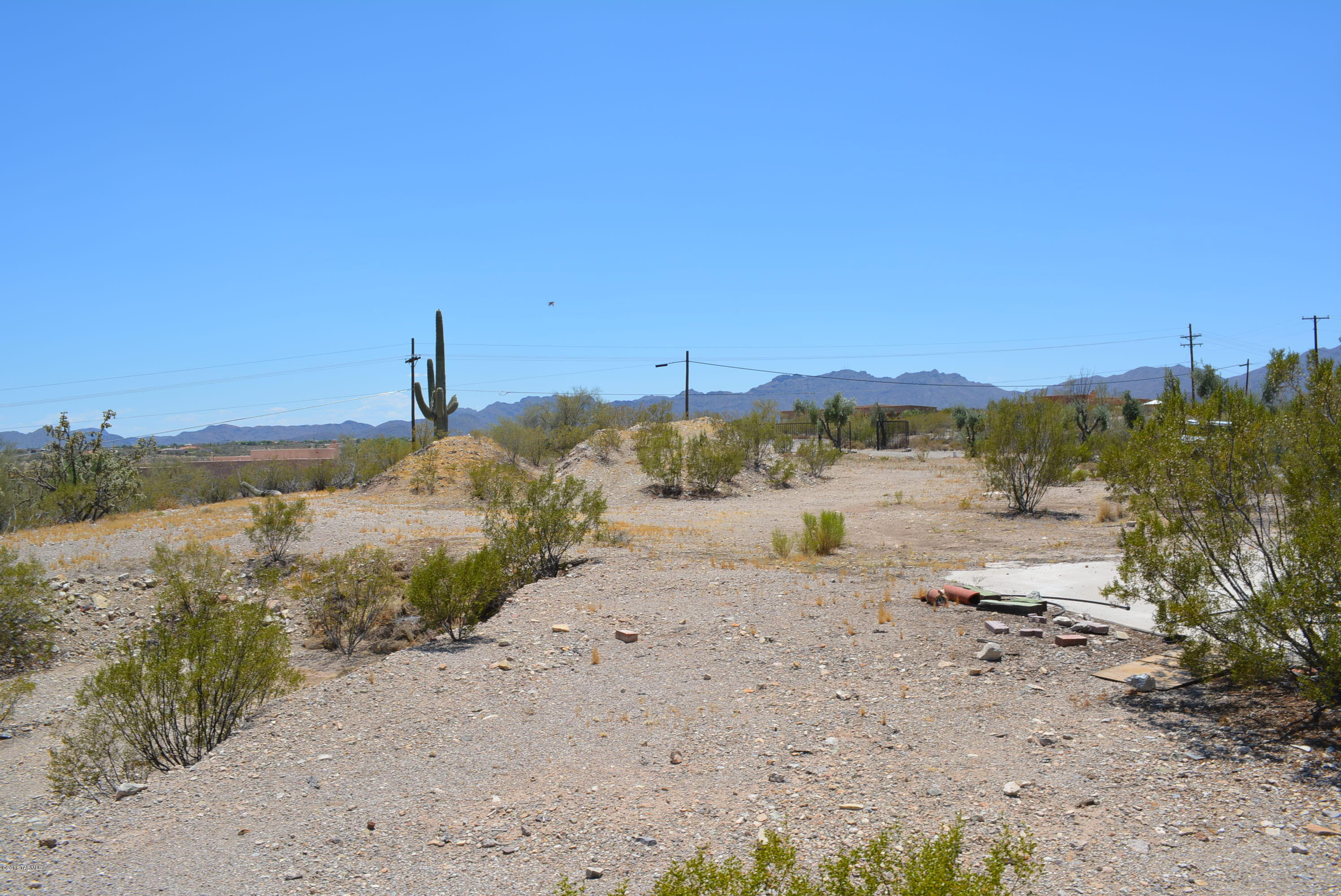 Very close in city view lot at an incredible price. This lot used to have a home on it which had a fire and all remains removed. Pima County to be replacing Sunset Road bridge so this lot will have two minute access to I-10. Country living with city convenience, builder services available starting at about $110 per square foot.