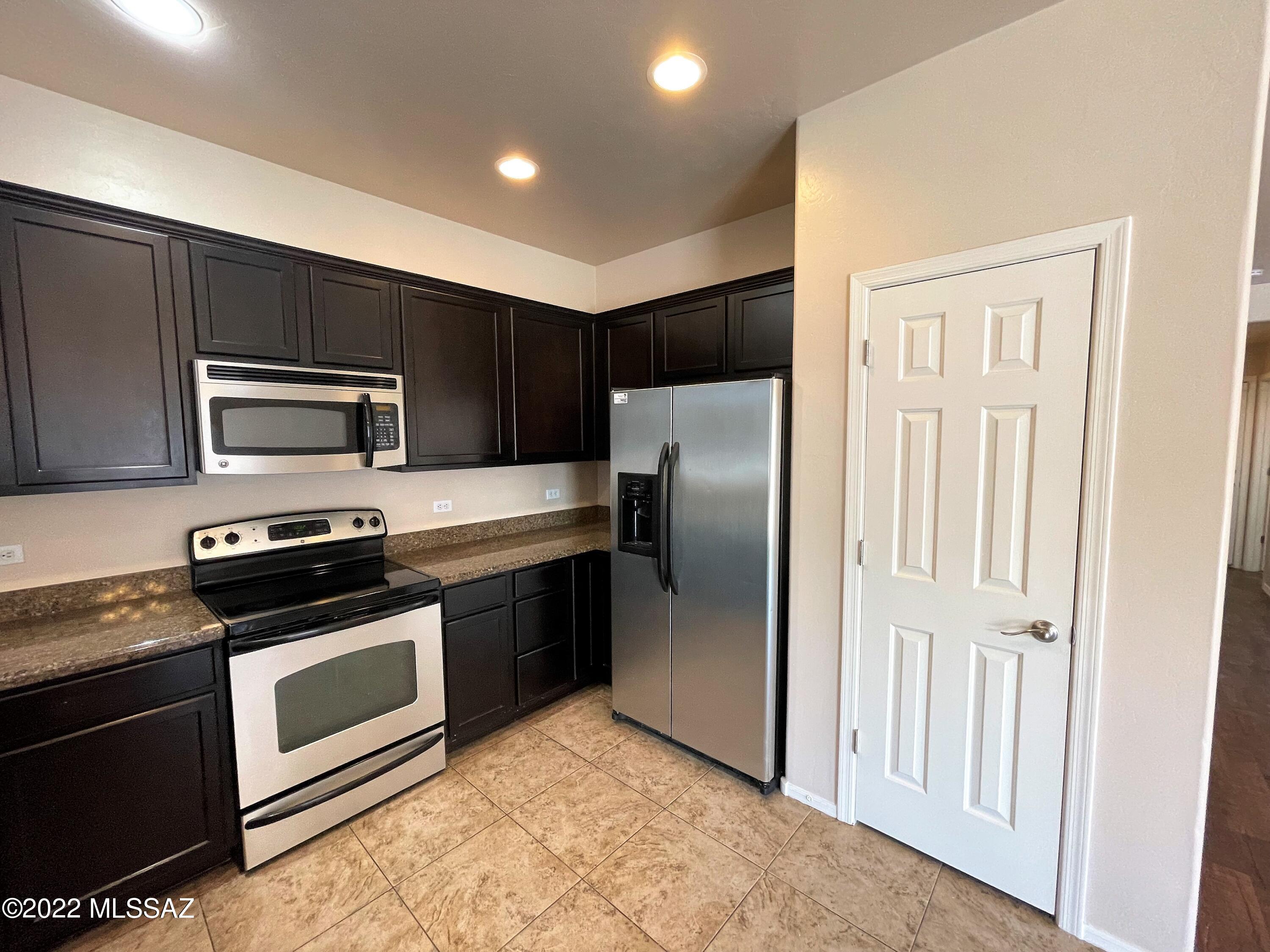 Valencia Reserve South (1-315) - Residential Lease