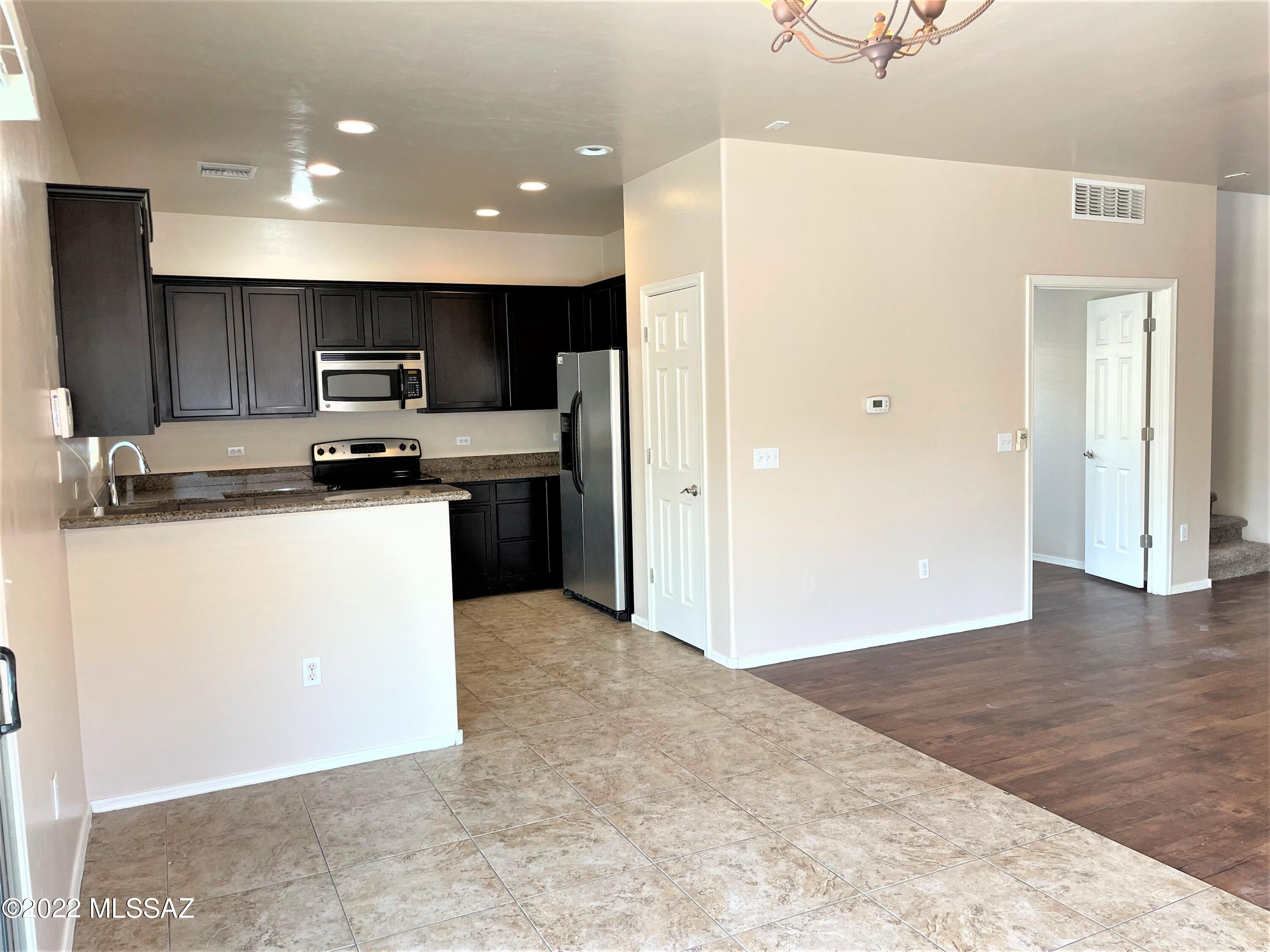 Valencia Reserve South (1-315) - Residential Lease