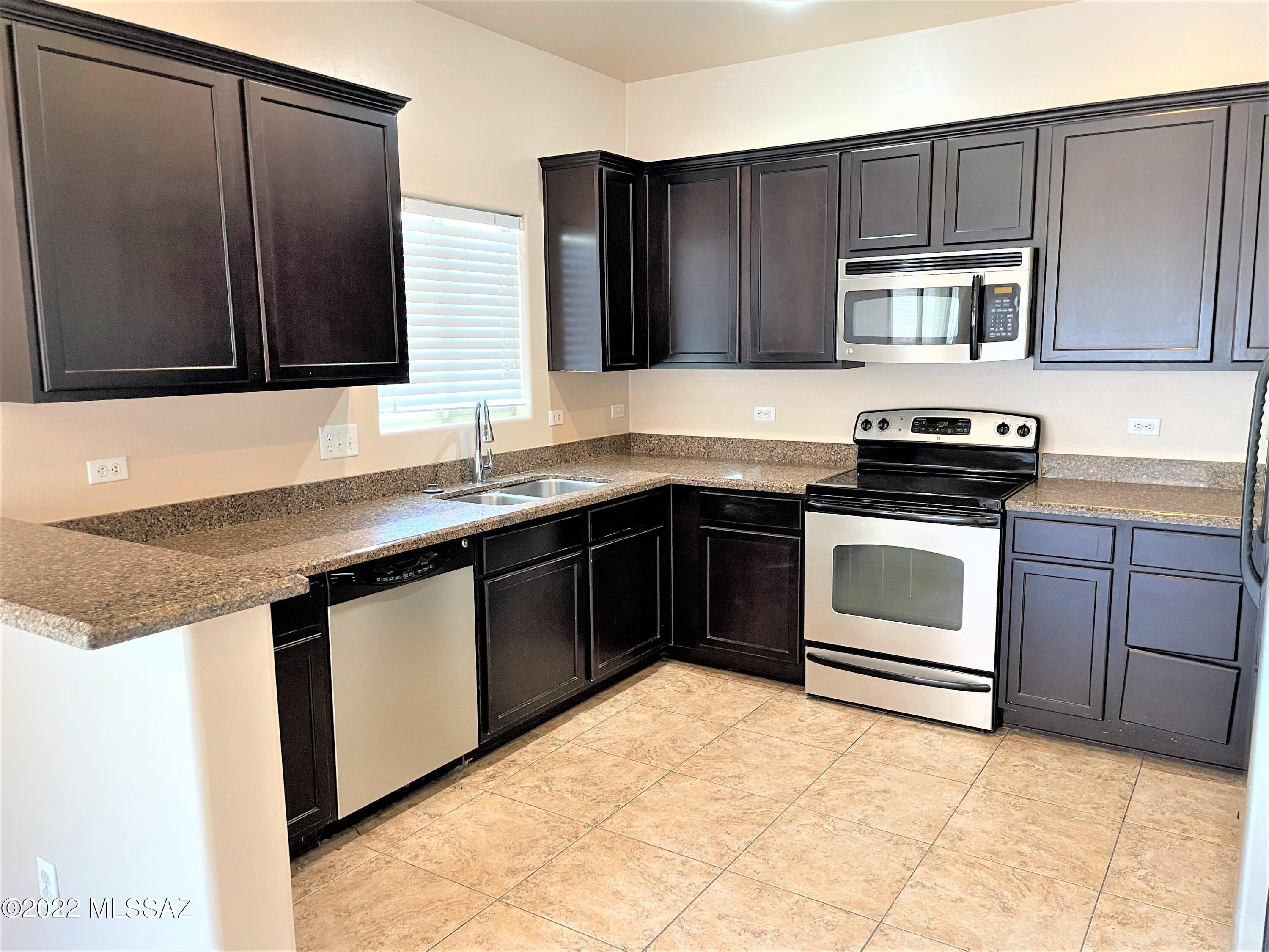 Valencia Reserve South (1-315) - Residential Lease