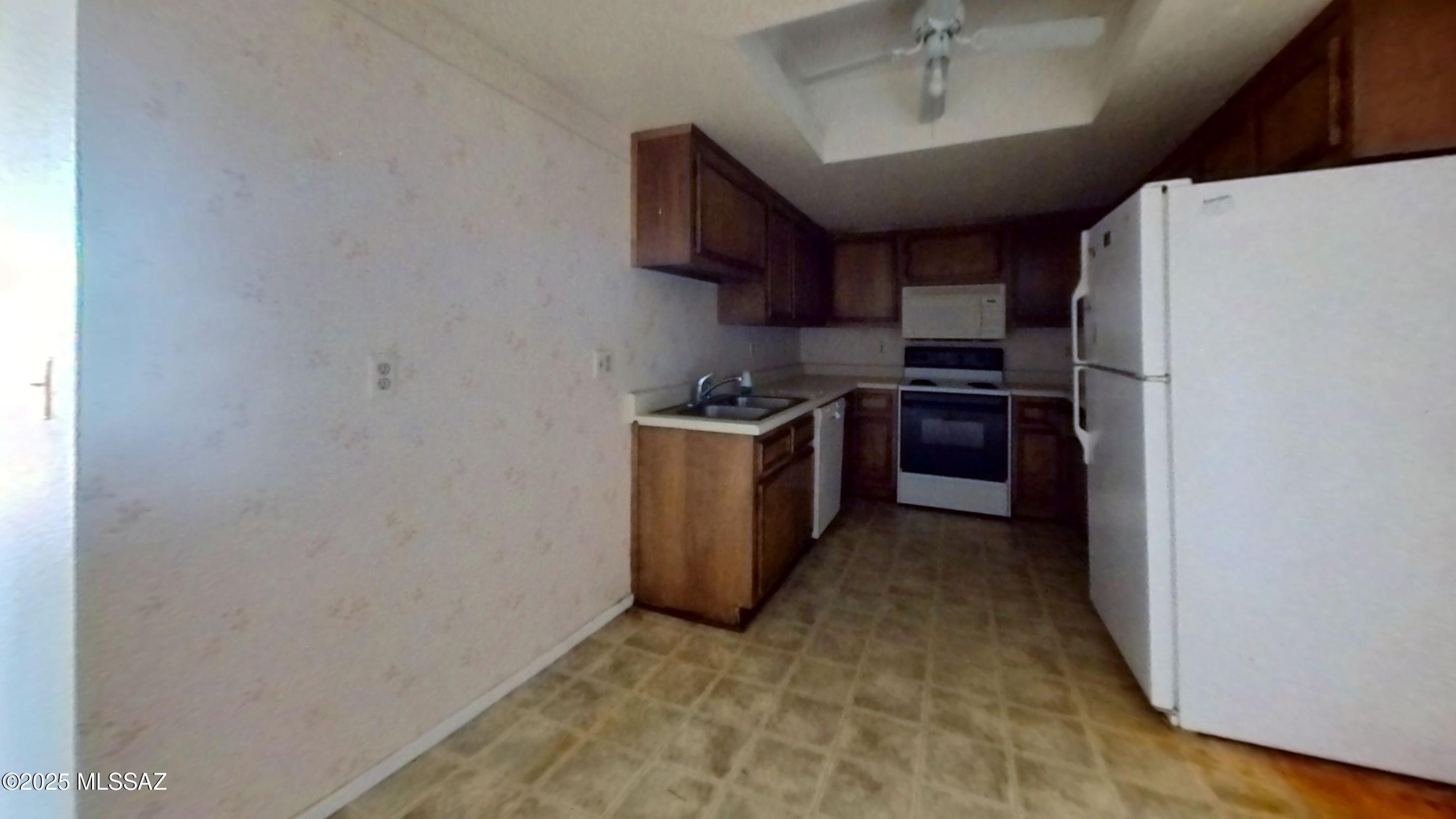 Las Casas Bellas Condo(54-112),(Bk1) - Residential