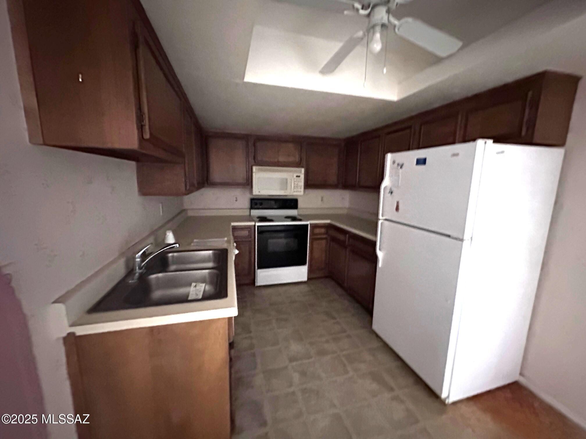 Las Casas Bellas Condo(54-112),(Bk1) - Residential