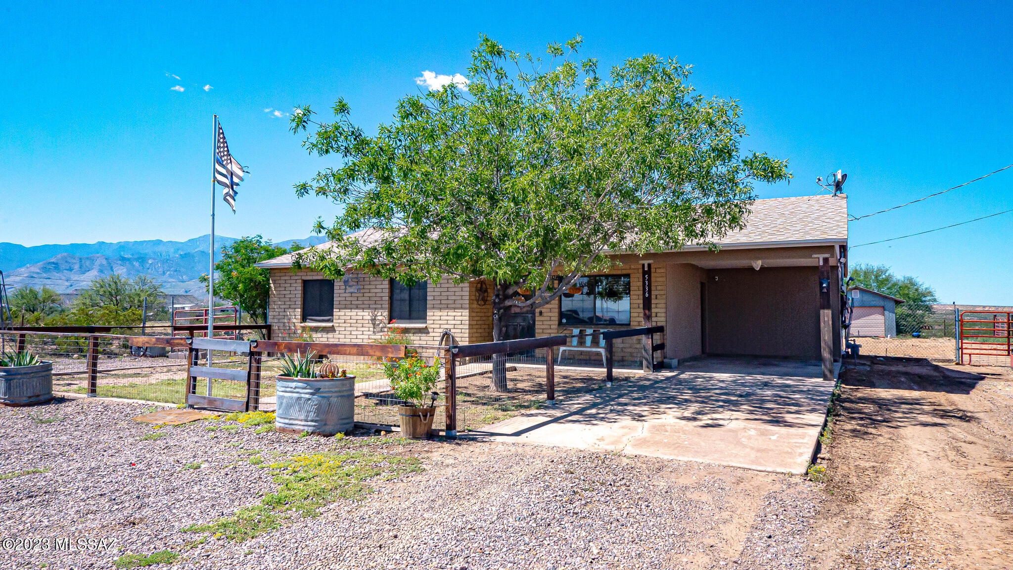 Situated on 2.94 acres of scenic beauty, backing up to Arizona State Trust land, this delightful 3-bed, 2-bath home is a horse lover's paradise. Enjoy the luxury of a private well and breathtaking mountain vistas right from your doorstep. Located just minutes from town, this tranquil oasis offers the best of country living but is only minutes to town. Your dream home awaits!