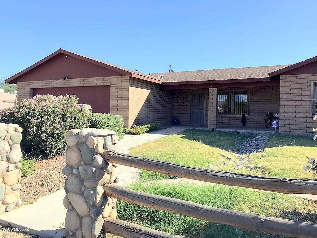 Beautiful and spacious 3bedroom/2bathroom home with many upgrades that must be seen to appreciate. Updated kitchen with granite countertops. Custom built-in closets throughout. Extended back porch and stand alone workshop. Great backyard for entertaining with a very nice ramada and built in grill.