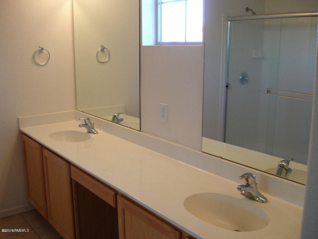 Presidio De Cancion (1-200) - Residential Lease