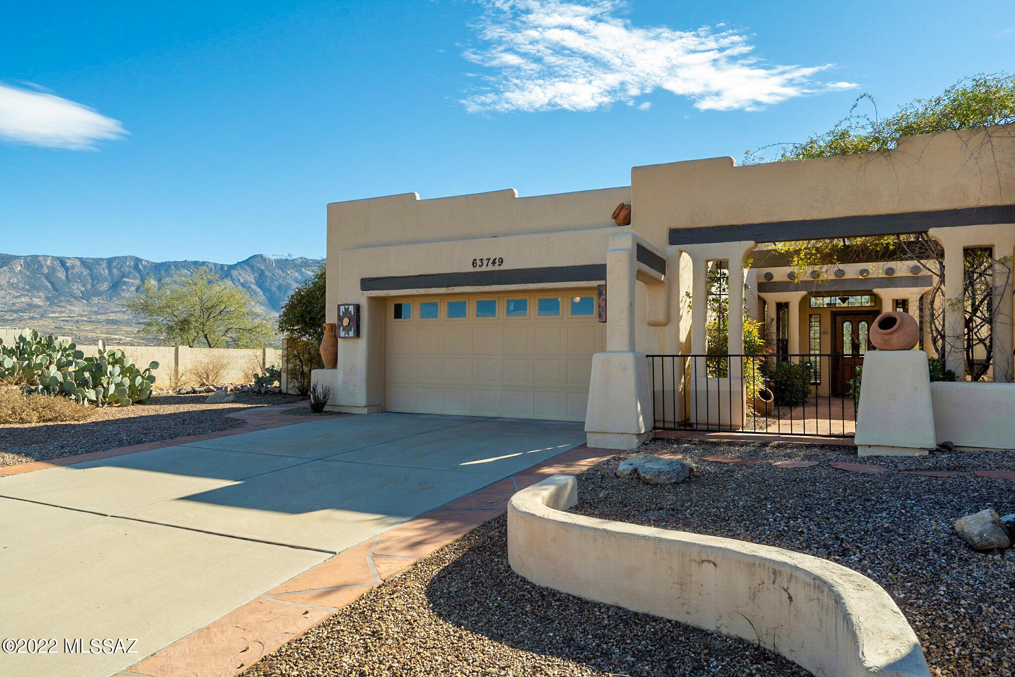 Amazing Santa Fe Estancia model with casita on private South orientation mountain-view lot. Living room and Family room with mountain views. Large kitchen with gas cooktop and wall oven. Two spacious bedrooms plus den: three full baths. The rear yard provides a natural habitat with sparkling Pebble Tec pool/spa, mature plantings and natural desert/mountain views. Your guests will love the private casita and courtyard. Yard is low maintenance with mature landscaping with drip irrigation. You will love this home in Saddlebrooke!
