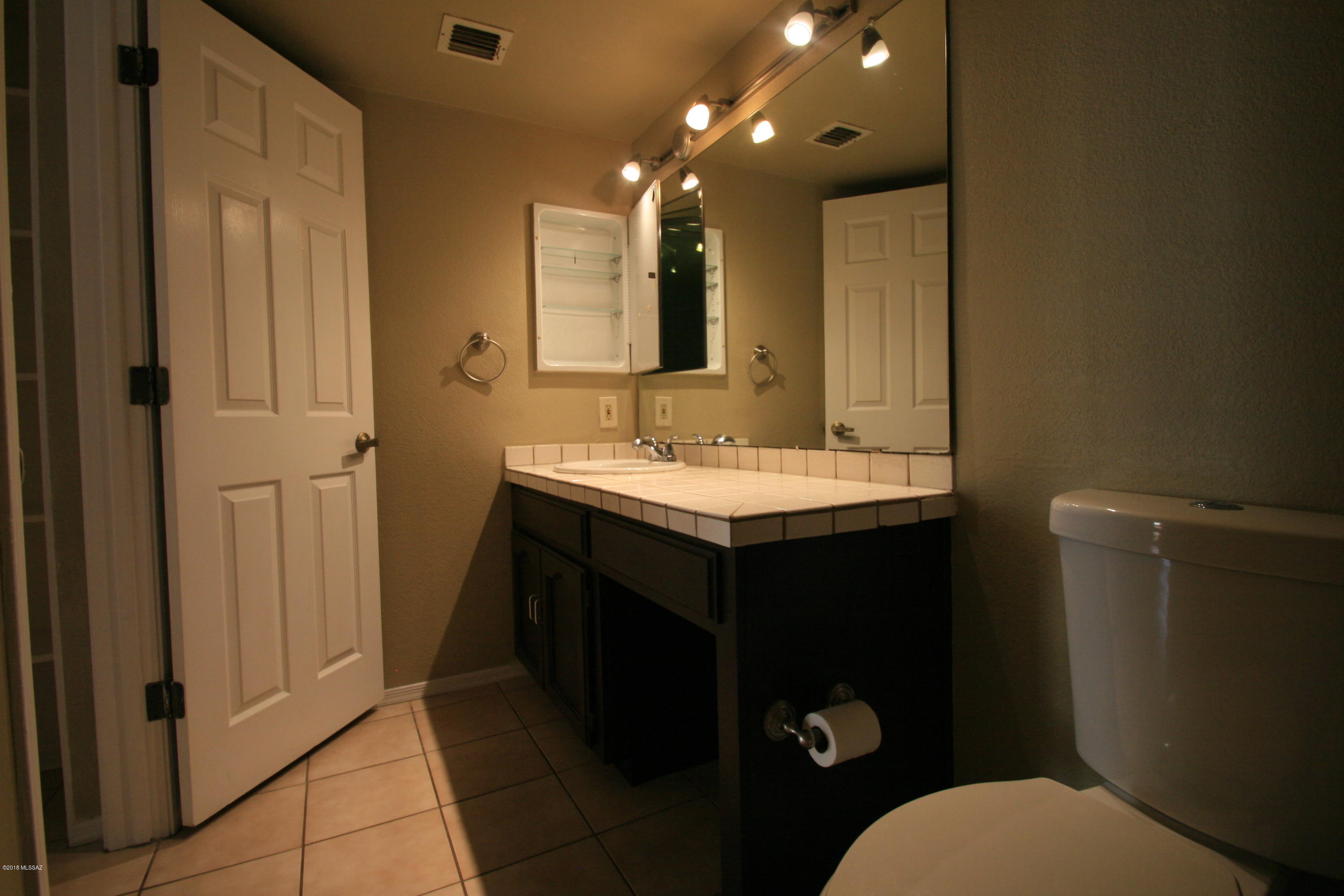Twelve Hundred River Rd Condos - Residential