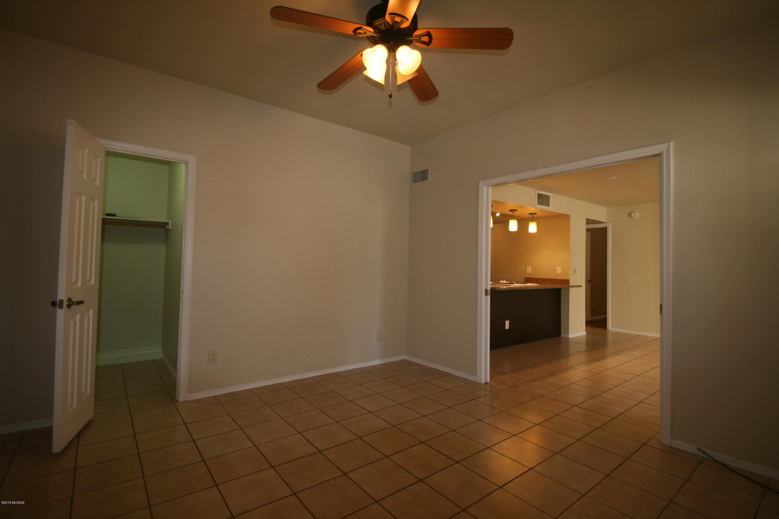 Twelve Hundred River Rd Condos - Residential