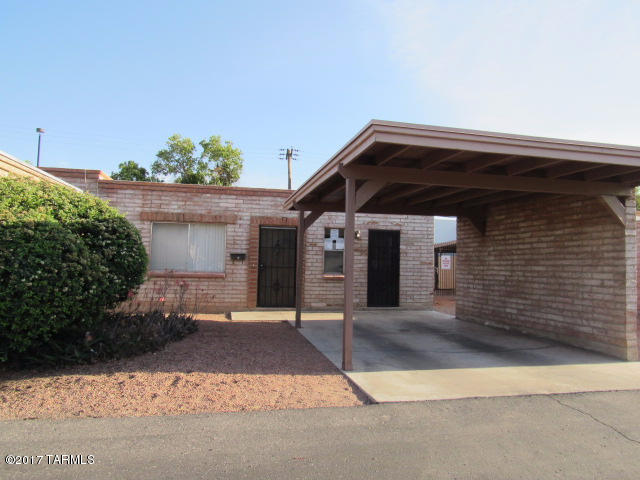 Price reduced. Save thousands on this central block HUD Town Home. BARGAIN HUNTER DELIGHT. Located near Glenn and Columbus. Great potential for the budget minded. Very open 3 bedroom, 2 bath, Central Town home convenient to everything. Large fenced back court yard. Perfect for U of A students, winter visitors or full time residents. This home is a great value for the modest price. Affordable living for the budget minded. Bargain priced. Minor repairs needed. Investors welcome. Note buyers will be responsible for utility turn-on and any required permits for utility connection fee. Buyer to verify all info. Lead Base Paint Addendum is required. Price Reduced!