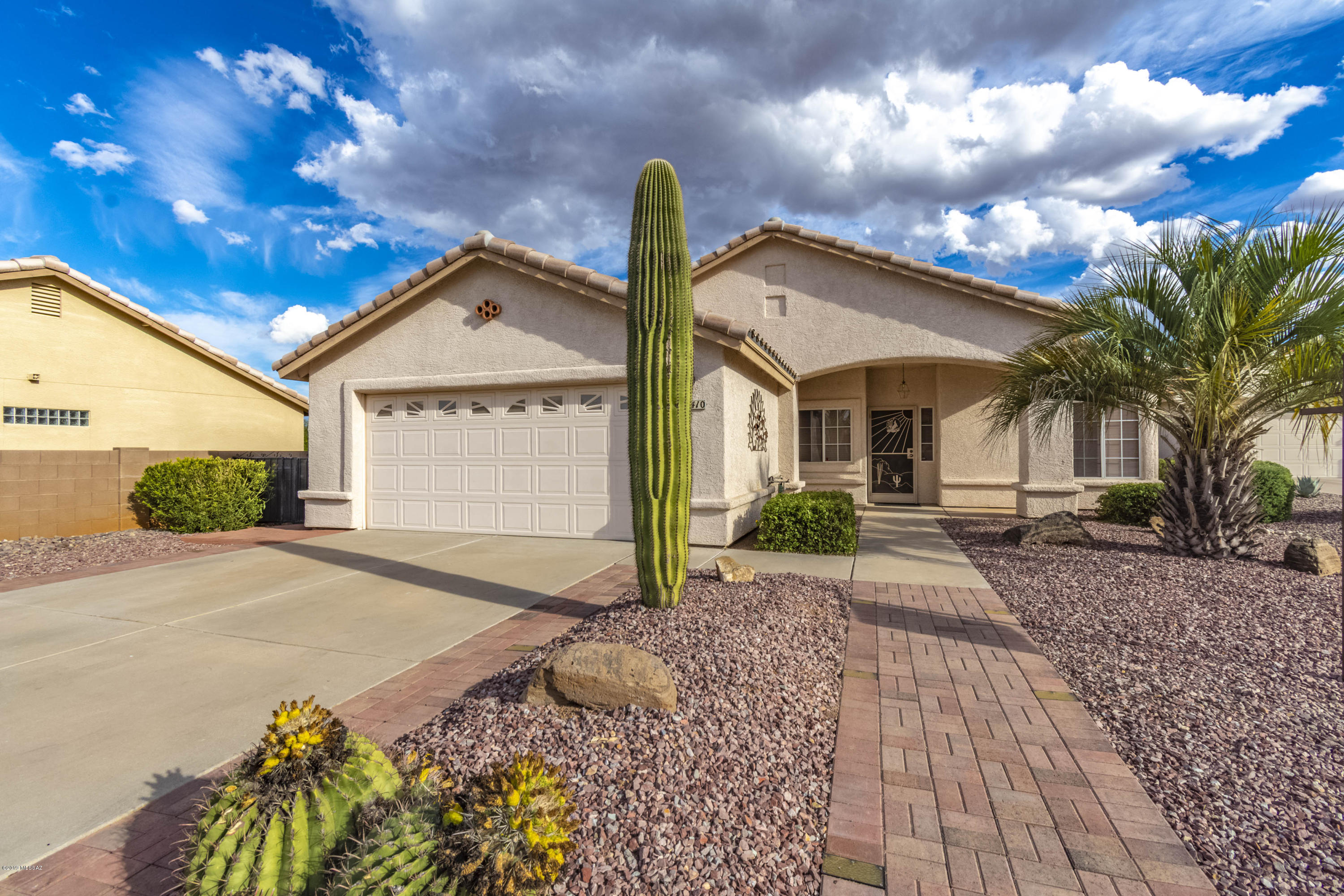 Nice open floor plan included in this 2bedroom/2bath home, plus den. Home offers a separate formal dining and living room. Beautiful vaulted ceilings make home appear much larger! Great Green Valley location close to all town amenities. Enjoy the Santa Rita Mountain views from your extended back patio. Endless pavers making this home perfect for entertaining. Not a member of GVR. Home is down the road from community pool and clubhouse
