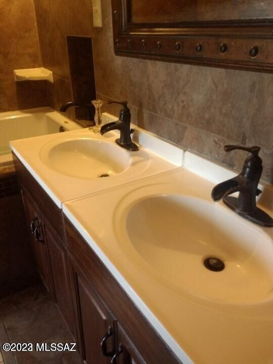 Miracle Mile Manor - Residential Lease