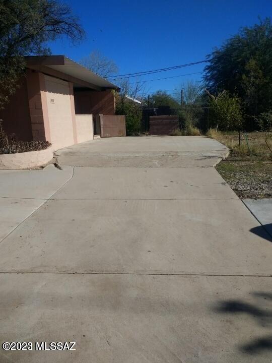 Miracle Mile Manor - Residential Lease