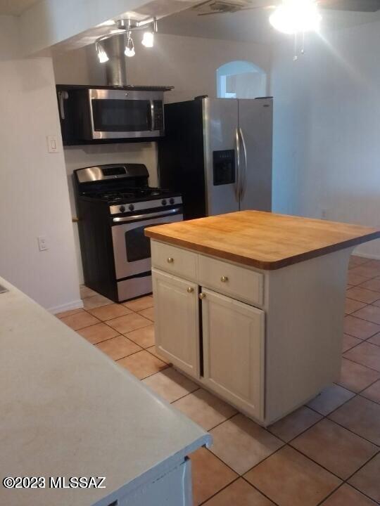 Miracle Mile Manor - Residential Lease