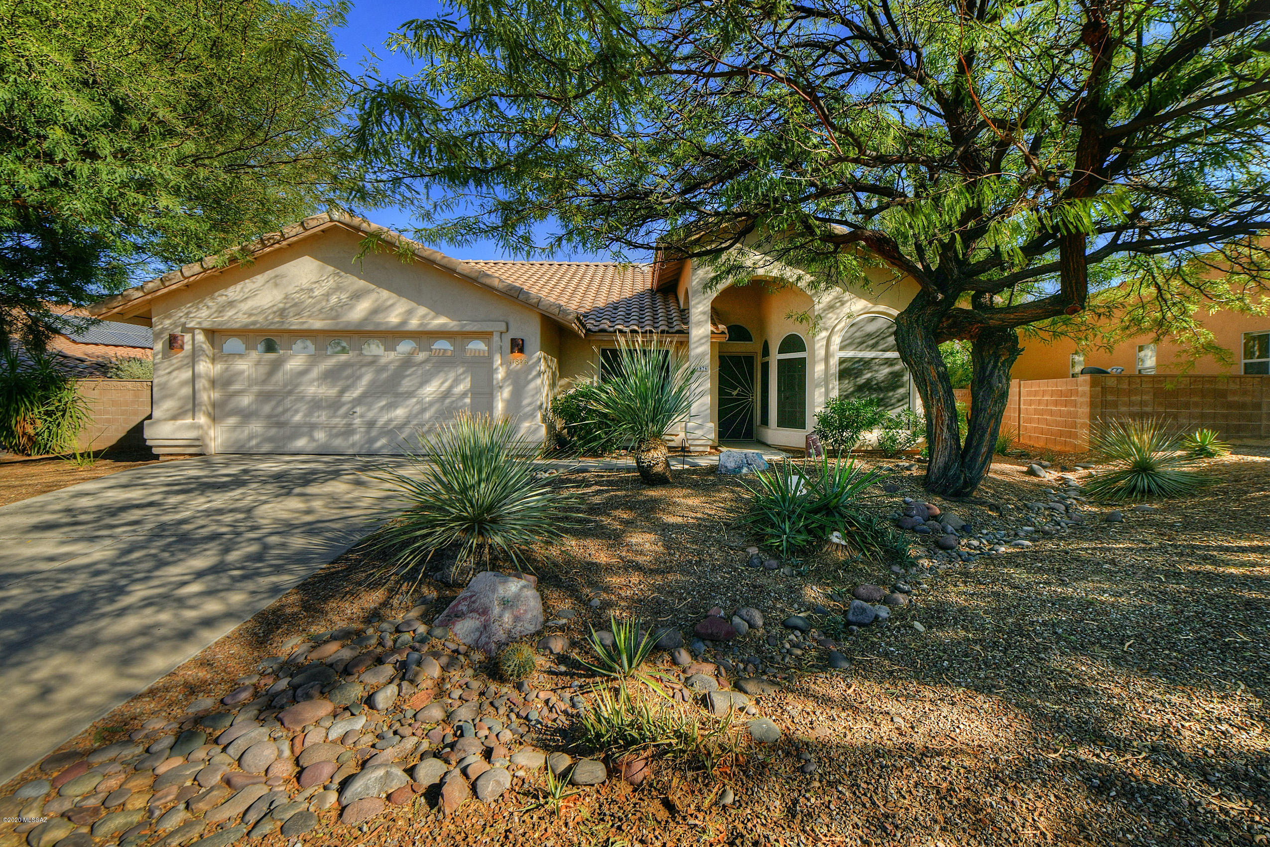 Located in the heart of Oro Valley!  One owner meticulously maintained with brand new AC system and water heater.  Great floor plan with spacious kitchen and eat in dining room with bay windows.  Kitchen has plenty of cabinets and is open to living room.  Plenty of bedrooms for family and office/den.  Master bedroom has mountain views and walk in closet.  Backyard has gorgeous, unobstructed mountain views, covered patio and side yard that has natural gas perfect for BBQ.