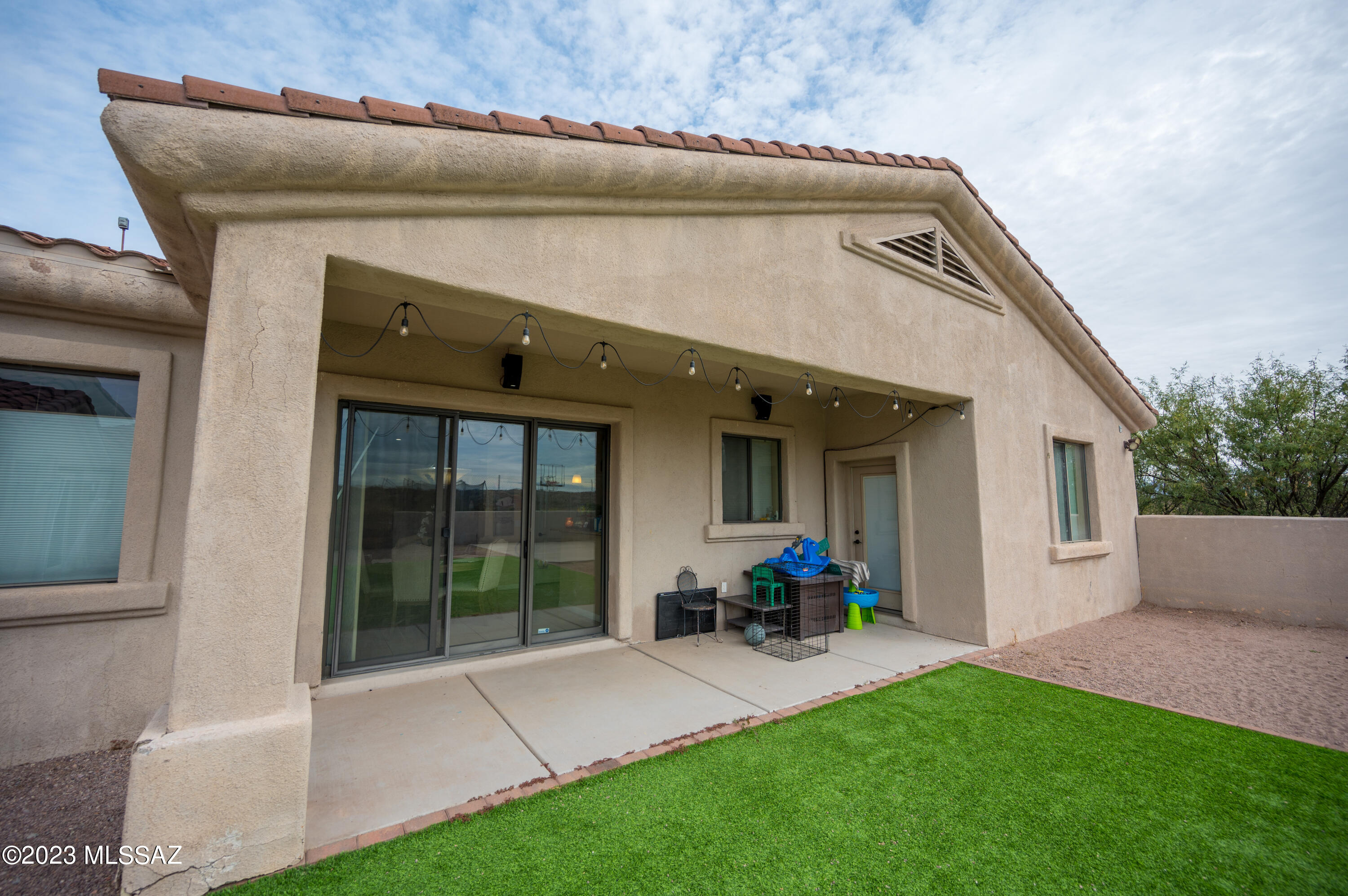 Beautiful 3 bedroom 2 bath home very  spacious. Backyard completely walled in and great for gatherings or to simply enjoy a peaceful cup of coffee with great views. Home is in great condition. Look no further, make this house your HOME.