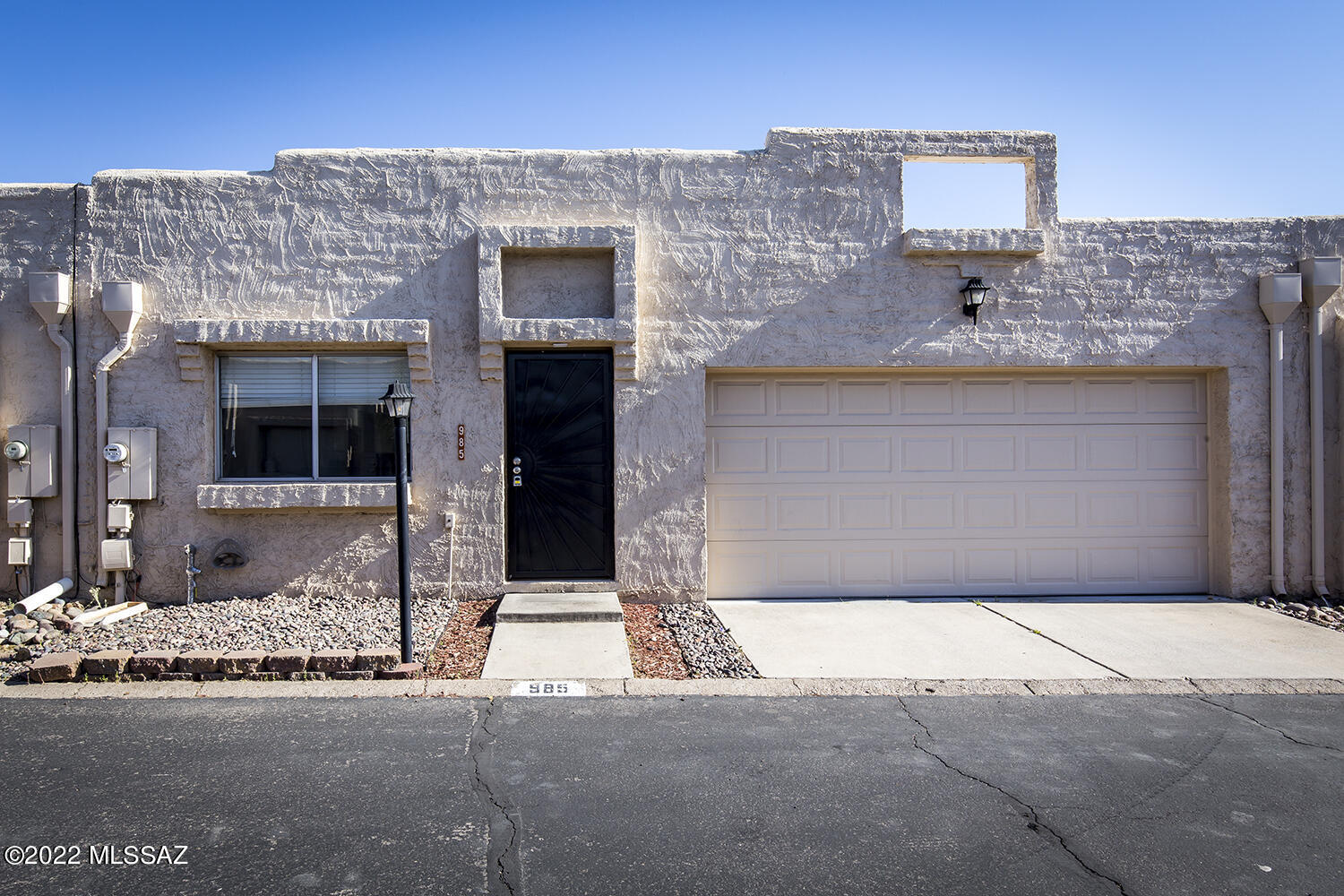 This gorgeous townhome is ready for quick move in. Spacious and bright with contemporary style, high vaulted ceilings, concrete flooring, 2 car garage, this low-maintenance, centrally located home is close to anything you might need. Restaurants, shopping, gym, public transit, movie theaters, everything is within your reach. You are going to love the modern kitchen, stainless steel appliances, granite countertops, and lighted cabinetry that make meal prep a breeze. The bedrooms are generously sized and the primary suite has a large walk-in closet you're sure to love! With your new townhome comes access to a community pool, perfect for the AZ summer months. 
This home is a MUST SEE,