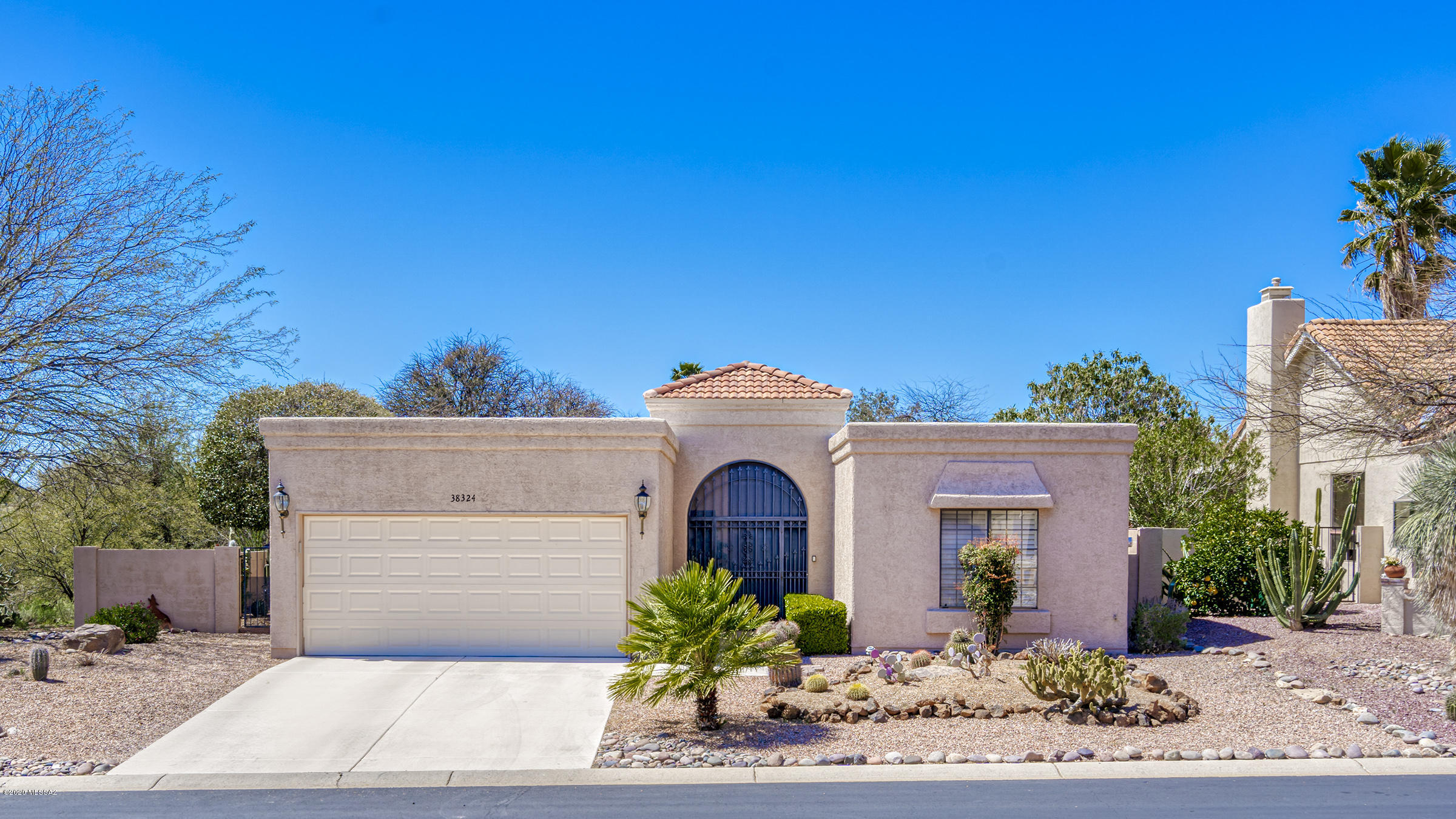 Charming, double master Toltec model w added bonus room on large, mountain view lot just waiting for
your decorator touches. 2 master suites provide privacy & versatility in this Santa Fe style home located
in desirable Saddlebrooke active adult community. Kitchen boasts newer appliances, garden window,
pantry & opens to cozy breakfast nook. Great room w gas fireplace looks out at backyard &
mountain views. Master suite has en-suite bath w double sink vanity, skylight & walk-in closet plus
added bonus room not reflected in sq footage. Decorator wrought iron screened security doors in
entry, great room, bonus room & side garage door. Located on corner lot w mountain views & features
open space behind & on one side for added privacy. Come enjoy the Saddlebrooke lifestyle.