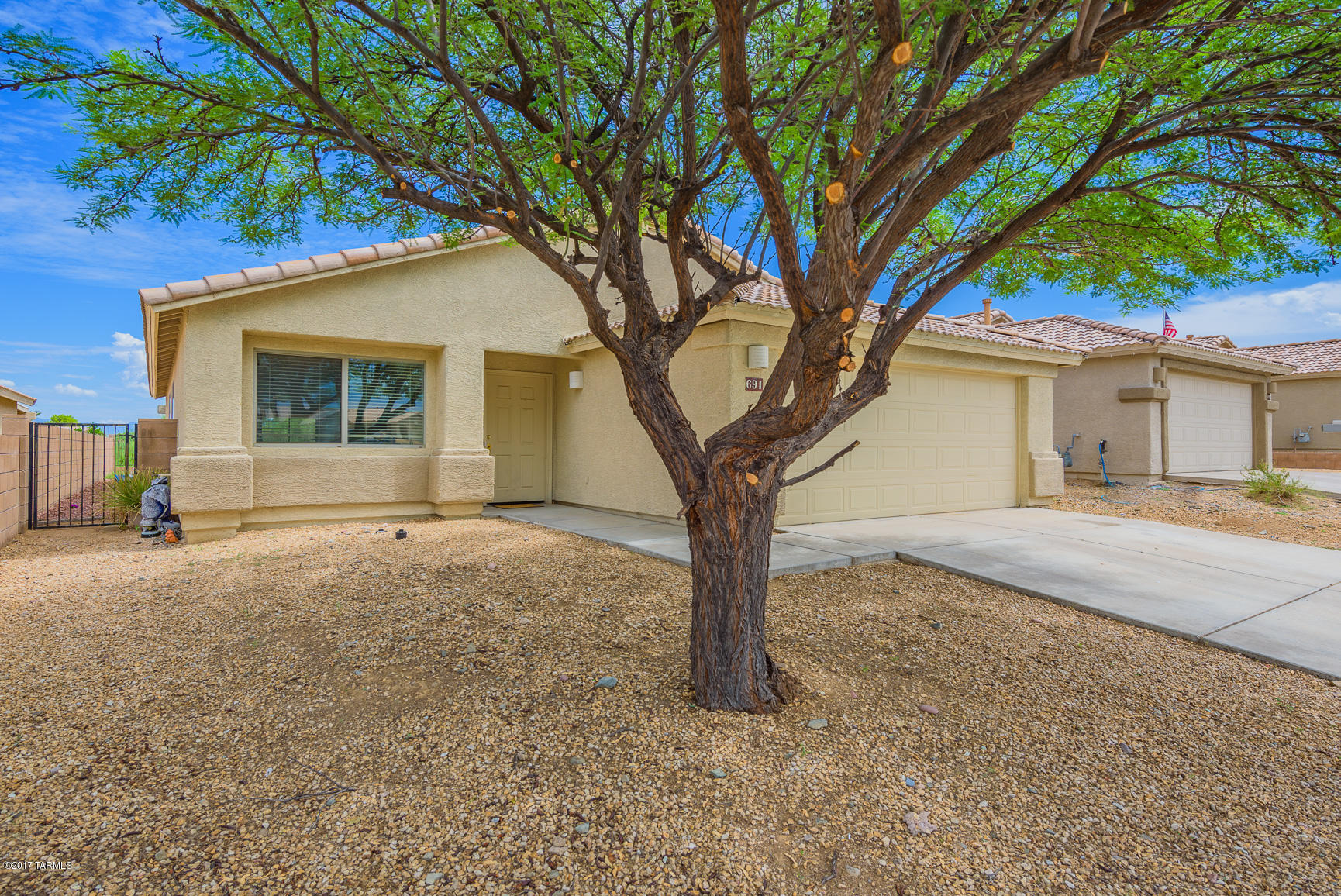 Great home in the award winning Vail school district! Open floor plan with formal living/family room/dining areas. Kitchen is located in the center of the home and open to family/dining area. Master has garden tub and dual vanity sinks. You’ll see why this house is on a premium lot when you step out to the backyard - no immediate rear neighbors, just a natural desert area beyond your pillar and wrought iron wall, allowing you great mountain views to enjoy from your covered patio. Super deal!