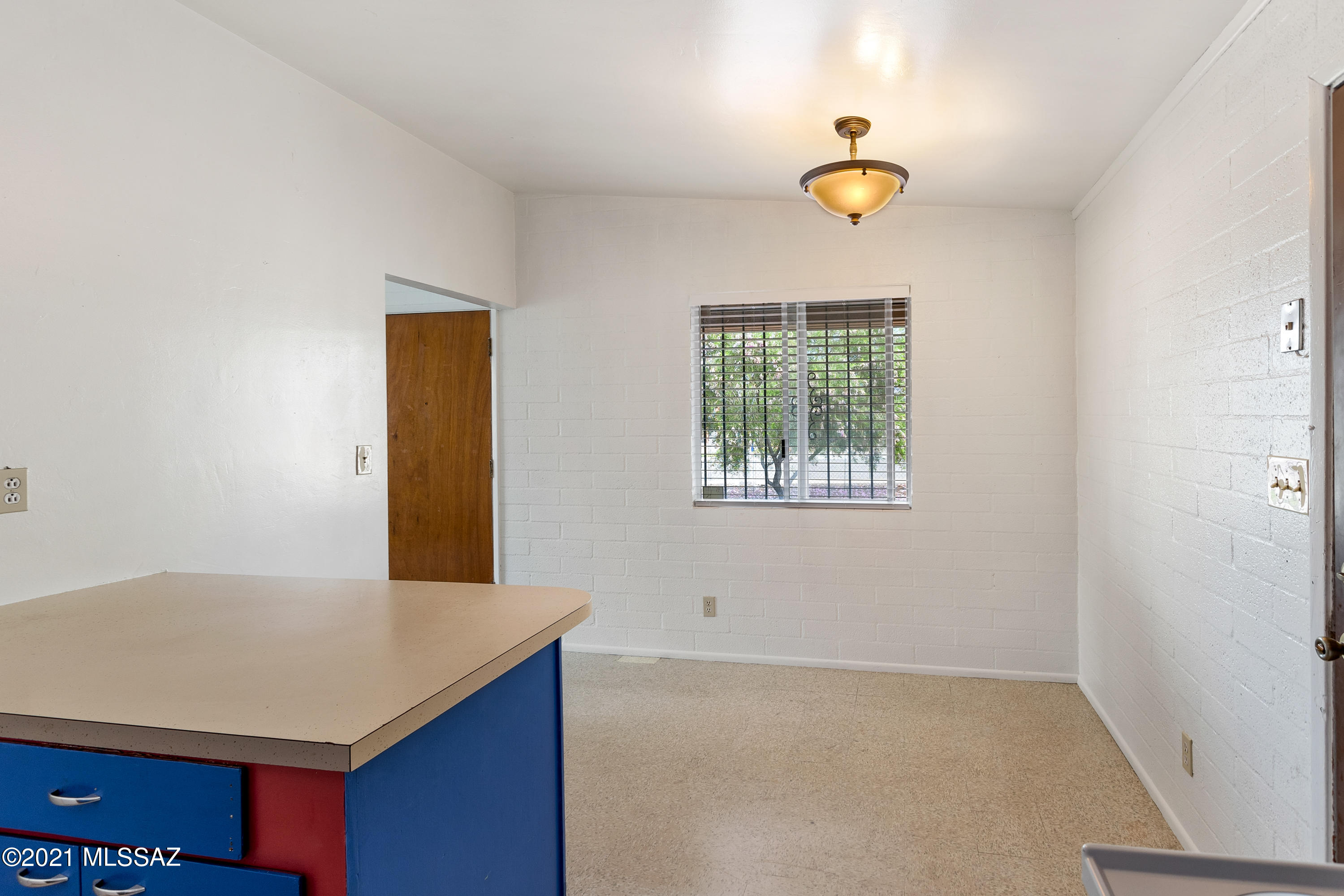 Miracle Mile Manor - Residential