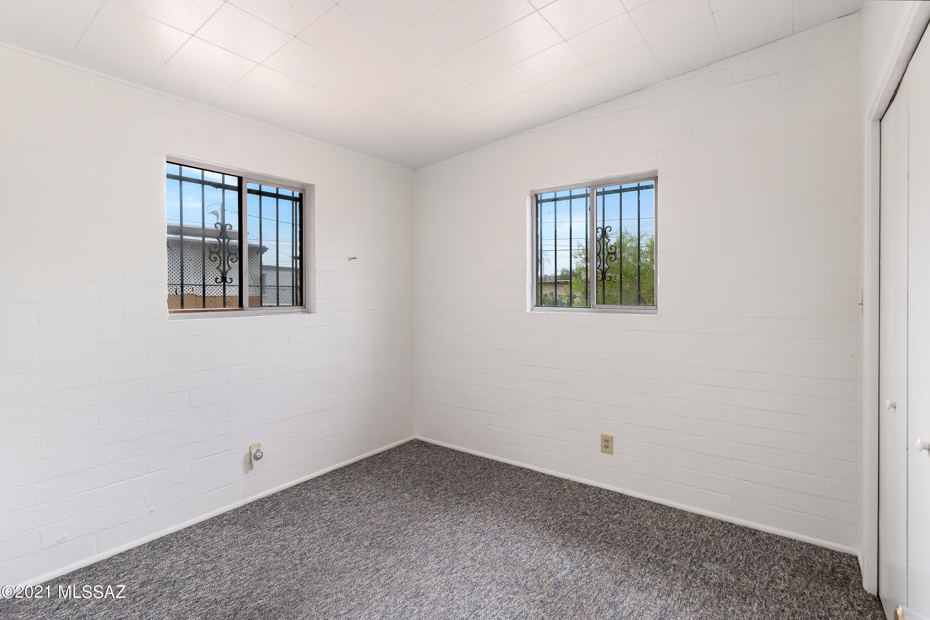 Miracle Mile Manor - Residential