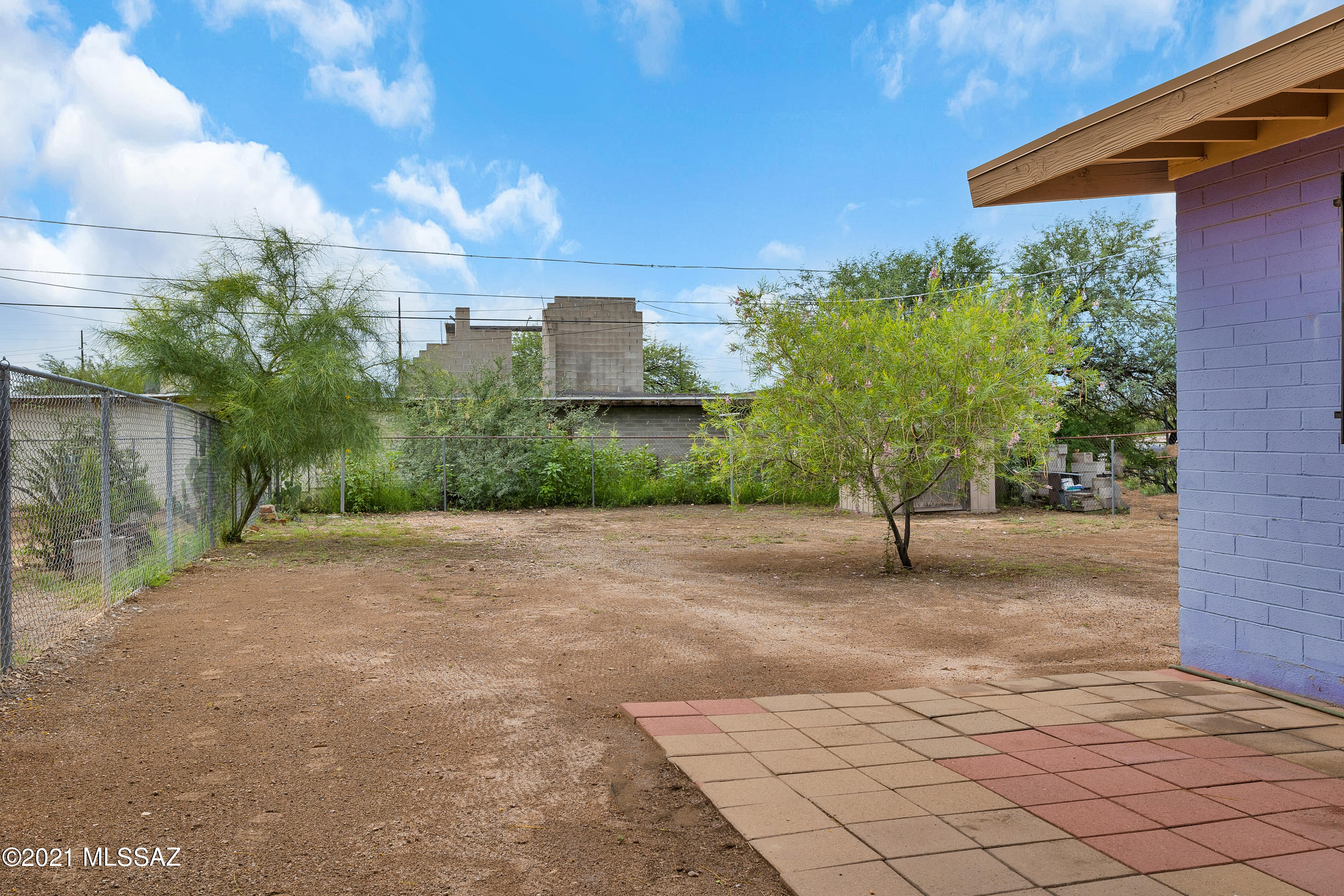 Miracle Mile Manor - Residential