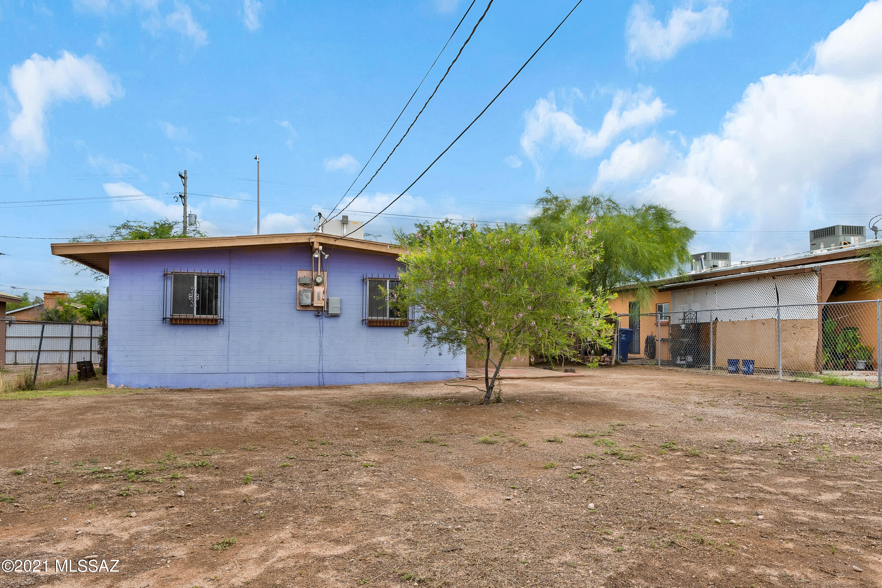 Miracle Mile Manor - Residential