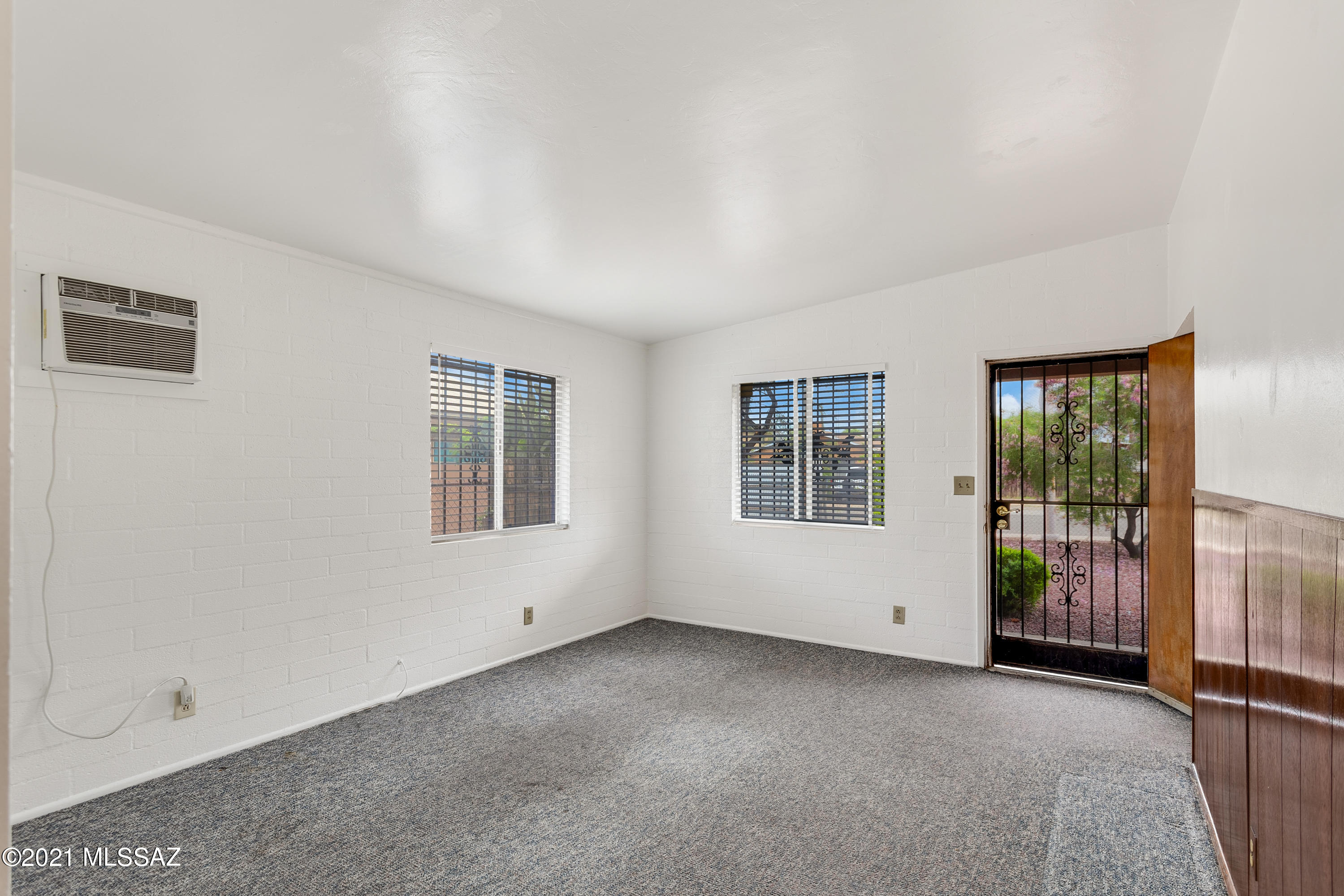 Miracle Mile Manor - Residential