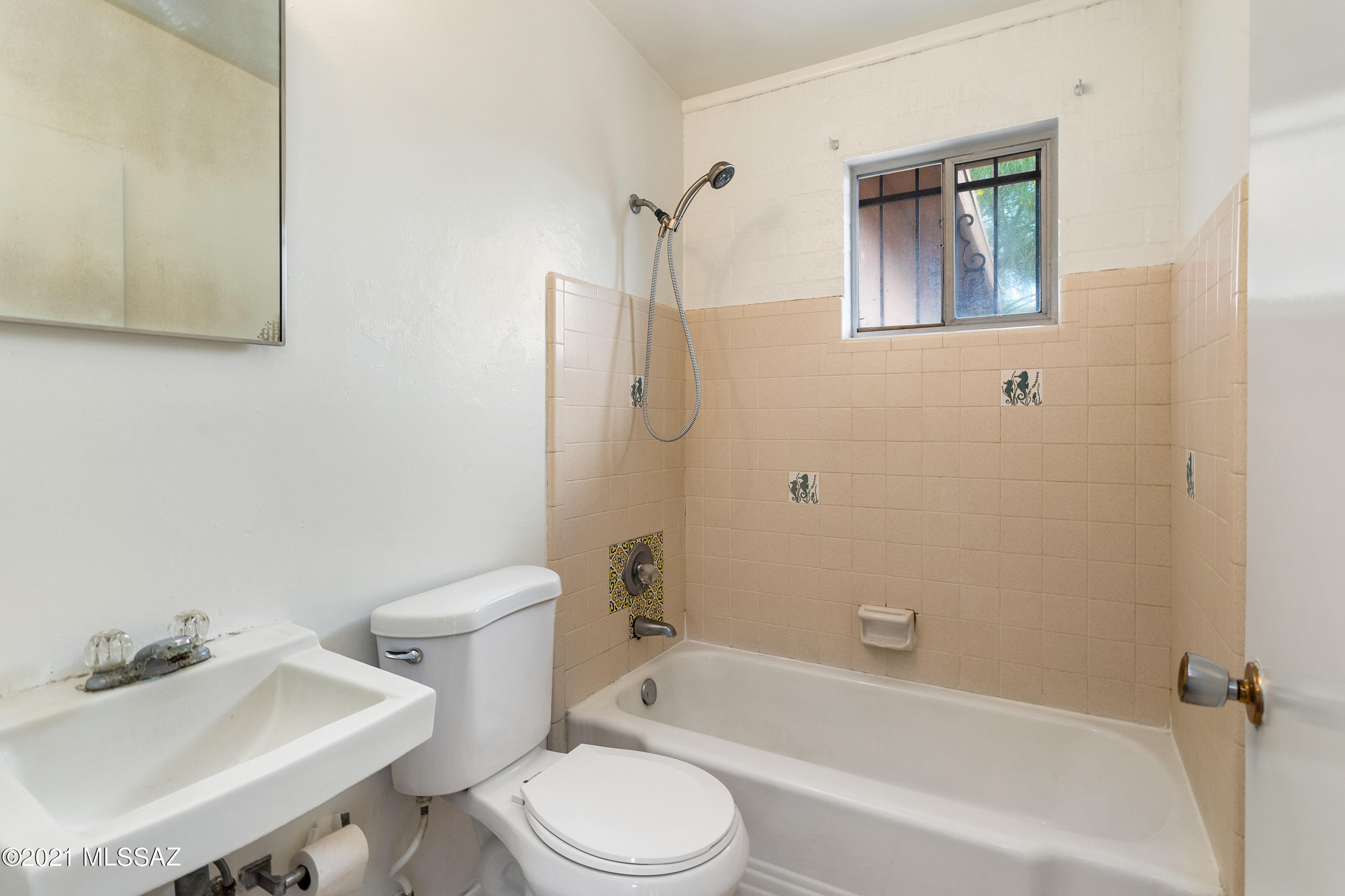 Miracle Mile Manor - Residential