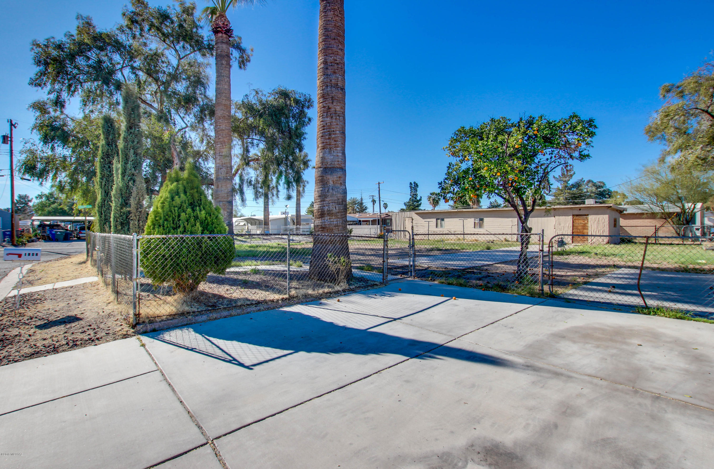 Flowing Wells Park - Land