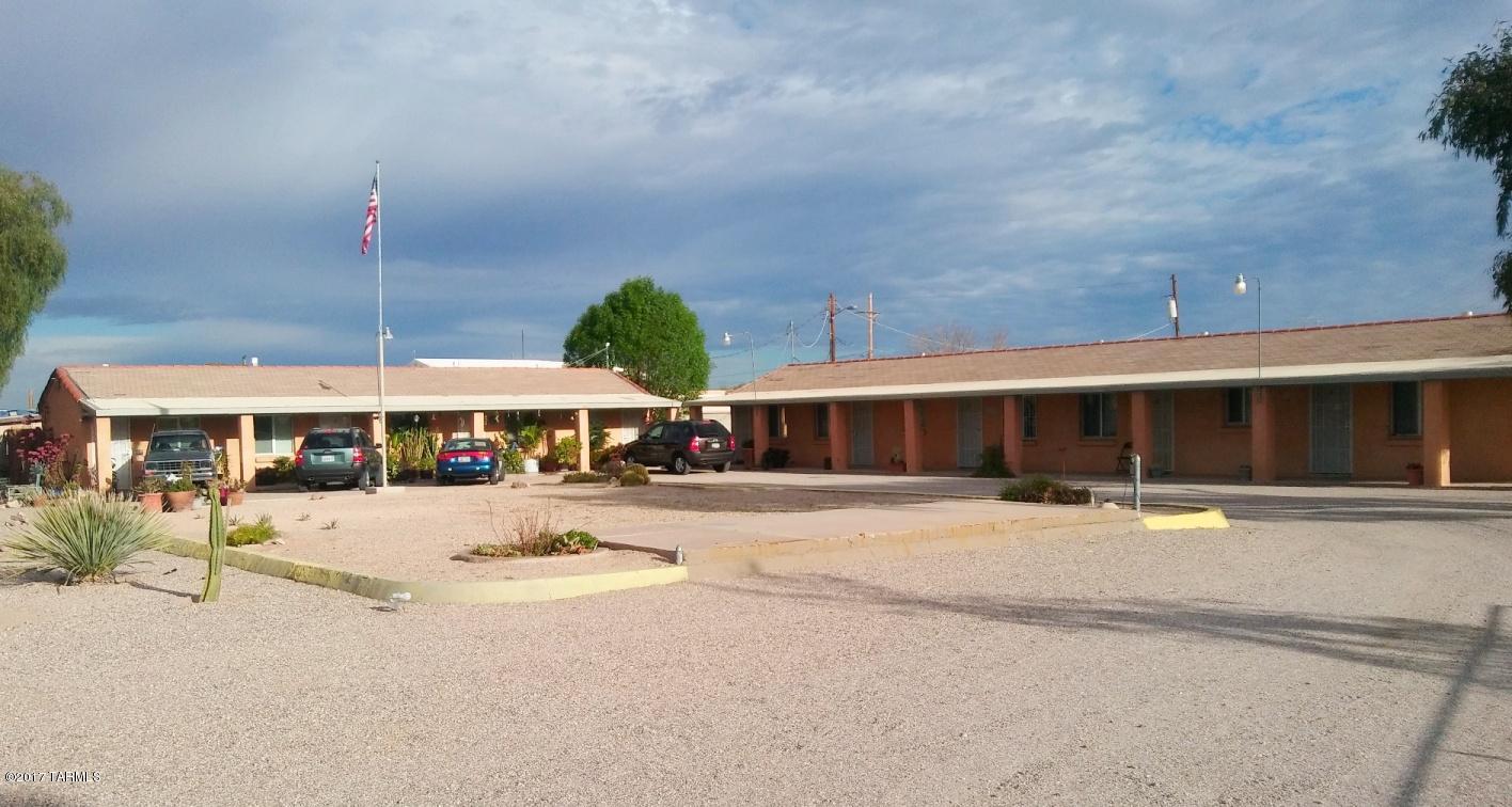 10 units, 5-studios and 5-One bedroom. Each unit complete with its own gas stove, refrigerator and separate heat/AC units in each unit. Nicely landscaped and well maintained throughout. Possible 6 rv spaces - owner has no information regarding these.