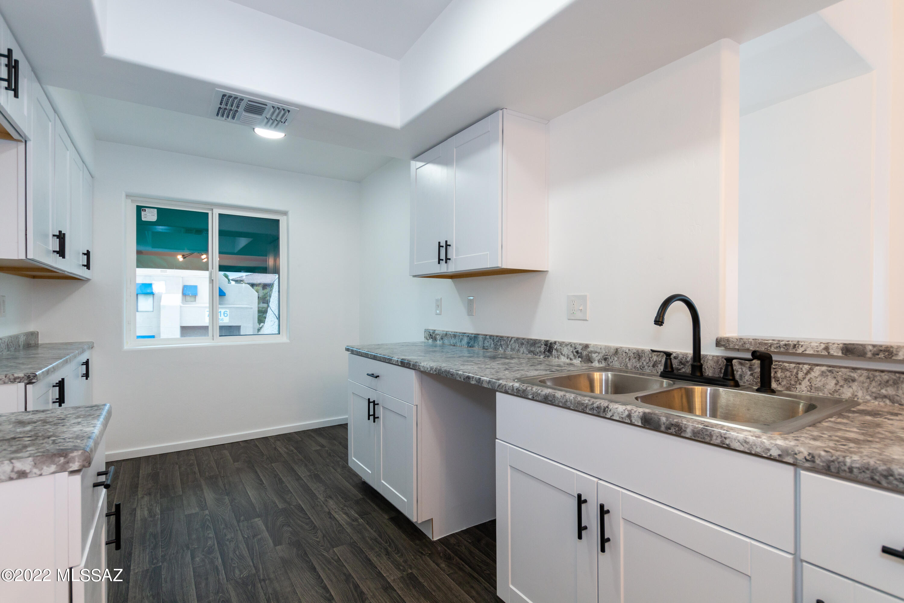 Summertree Condominiums (1-224) - Residential