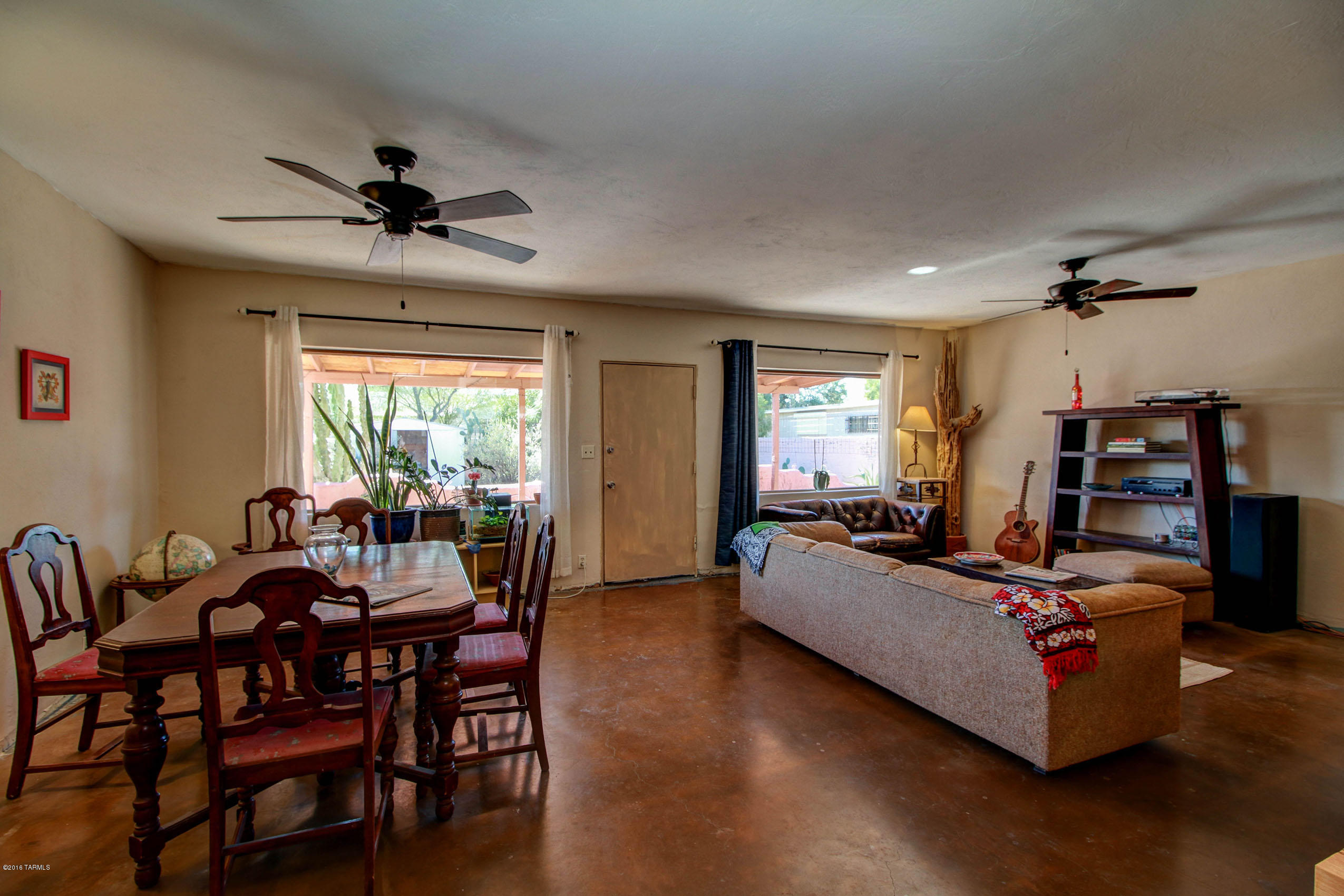 **ELECTRICITY INCLUDED**Cozy 4bed/2bath house available for rent. Close to U of A. Call for exact pricing and a showing!
(Guest house in back currently rented)