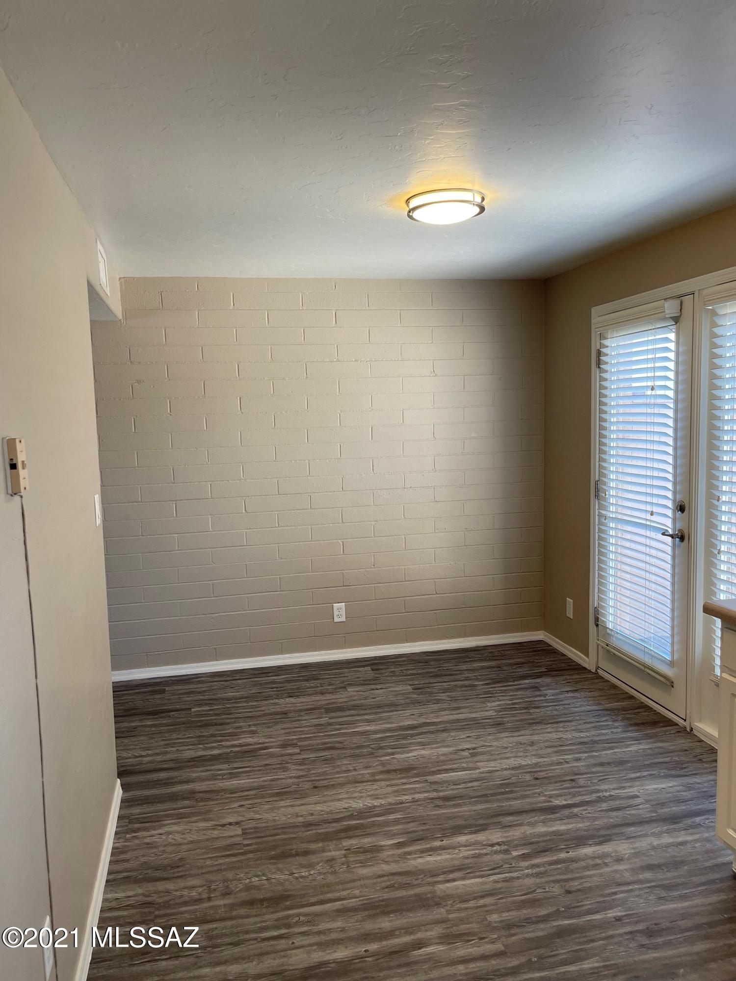 Villa Venice Condos - Residential