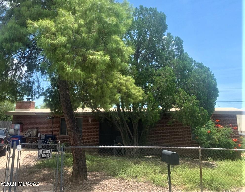 Adorable home is a great school district.  Updated kitchen, tile floors, fenced front and back yard!