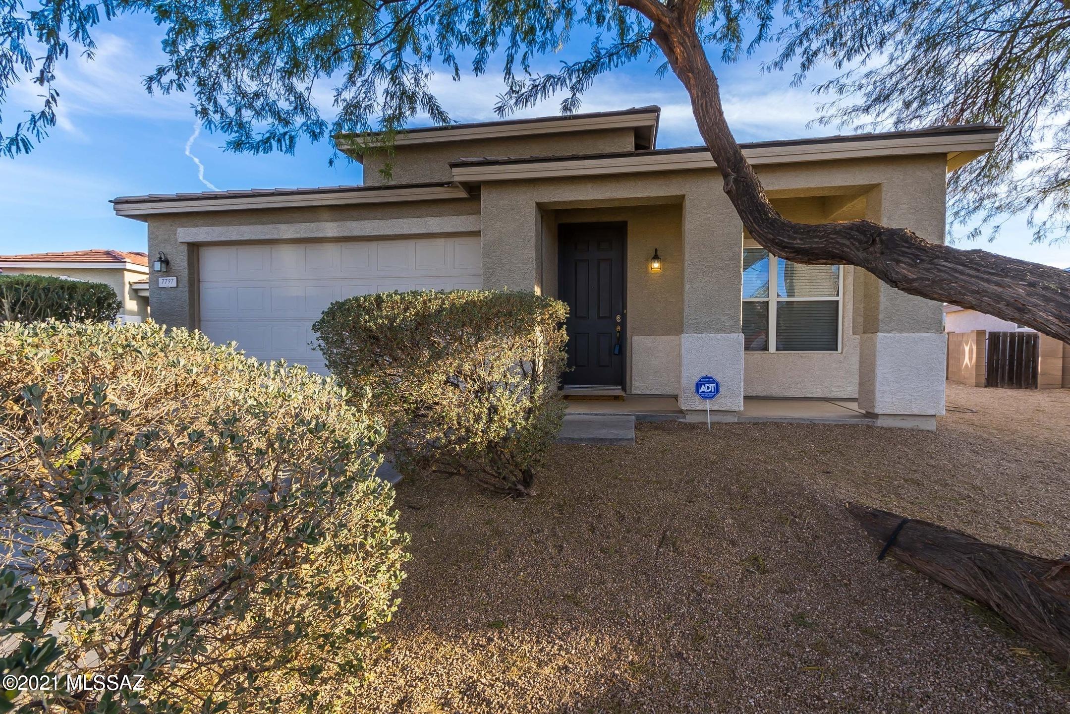 *BUYERS FIINANCING FELL THROUGH! SELLERS WILL CONSIDER OFFERS 300,000 to 315,000.

BEAUTIFUL SUNSET VIEWS OF SOMBRERO PEAK! Relax and unwind in your spacious backyard retreat from the world. Sparkling pool and plenty of space for your creativity to flow in this premium lot home. Inside, formal living and dining room usher you into large great room featuring functional kitchen with island, granite counters, stainless appliances and overhear pot rack! 2 secondary bedrooms share a Jack n Jill bathroom with shower/tub. Master retreat has it's own access to the pool and patio and features an enormous walk in closet and dual vanities and walk in shower in the en suite. This northwest charmer is close to schools, shopping, the Twin Peaks access to the interstate .
