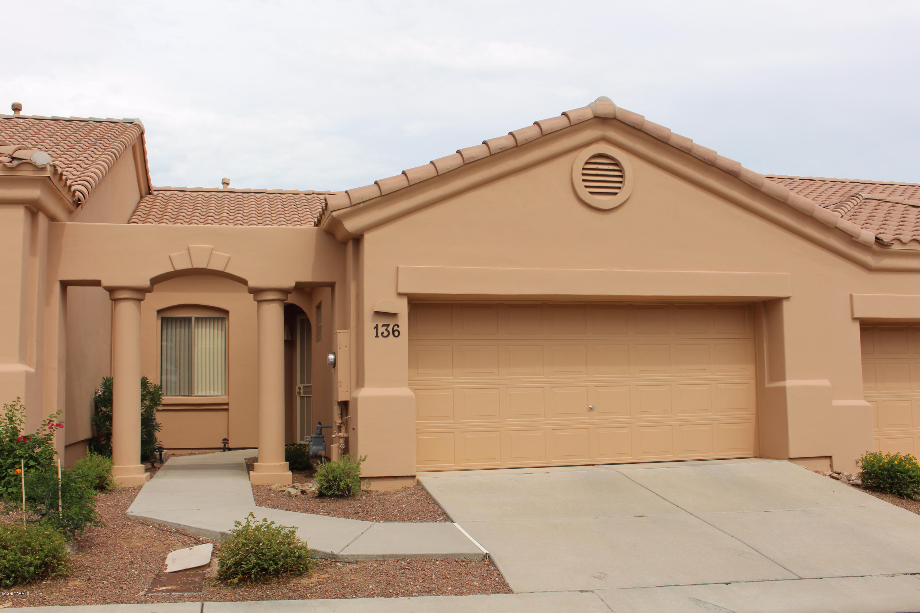 Vista Del Oro model on a premium lot. 2 BD/2BA patio home in desirable, age restricted, gated community in Oro Valley.Home has been beautifully maintained. Just a short walk to the clubhouse and backyard backs up to the friendly community walking trails. Home has been equipped with extra safety feature of a dedicated lock bock for emergency personnel. HOA includes garbage, water, sewer, cable TV, outside pest control, front/back maintenance, roof maintenance, outside paint, clubhouse and insurance. Clubhouse has 2 pools, spa, exercise room, library, card room, billiard room, media room, kitchen and multi purpose room for parties & dances.