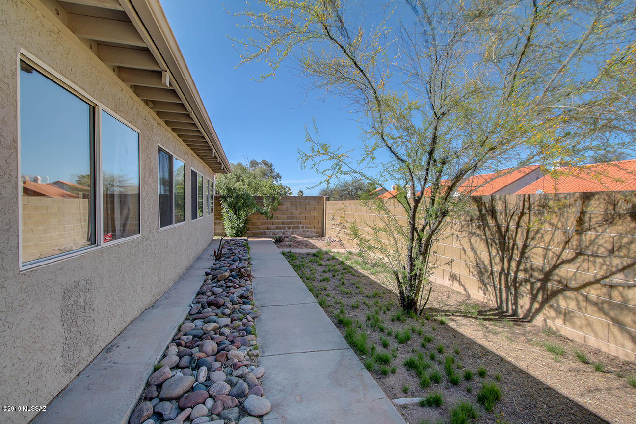 Elliott Homes At Rita Ranch (1-521) - Residential
