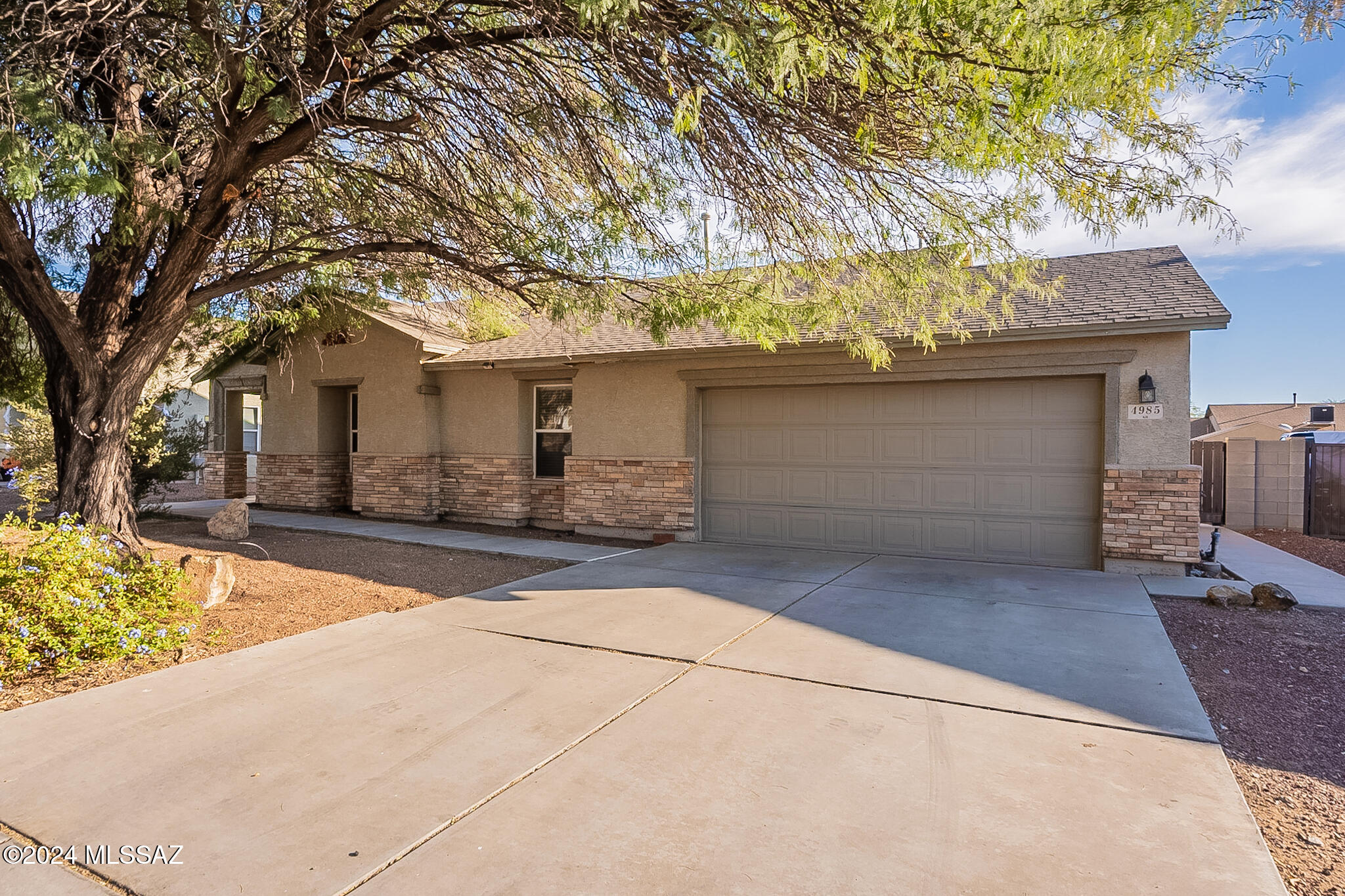Don't miss this great opportunity to live on Tucson's beautiful southwest side of town! Be close to walking and hiking trails and easy access to I-10. You'll have all the best amenities like Starbucks, popular restaurants, shopping and lots of entertainment and golf at nearby Casino del Sol. 
Some of the best features of this house include the large backyard ready for your vision, beautiful quartz countertops in the kitchen, a fully tiled garage floor and large living areas. Be the one to make this house your new home!