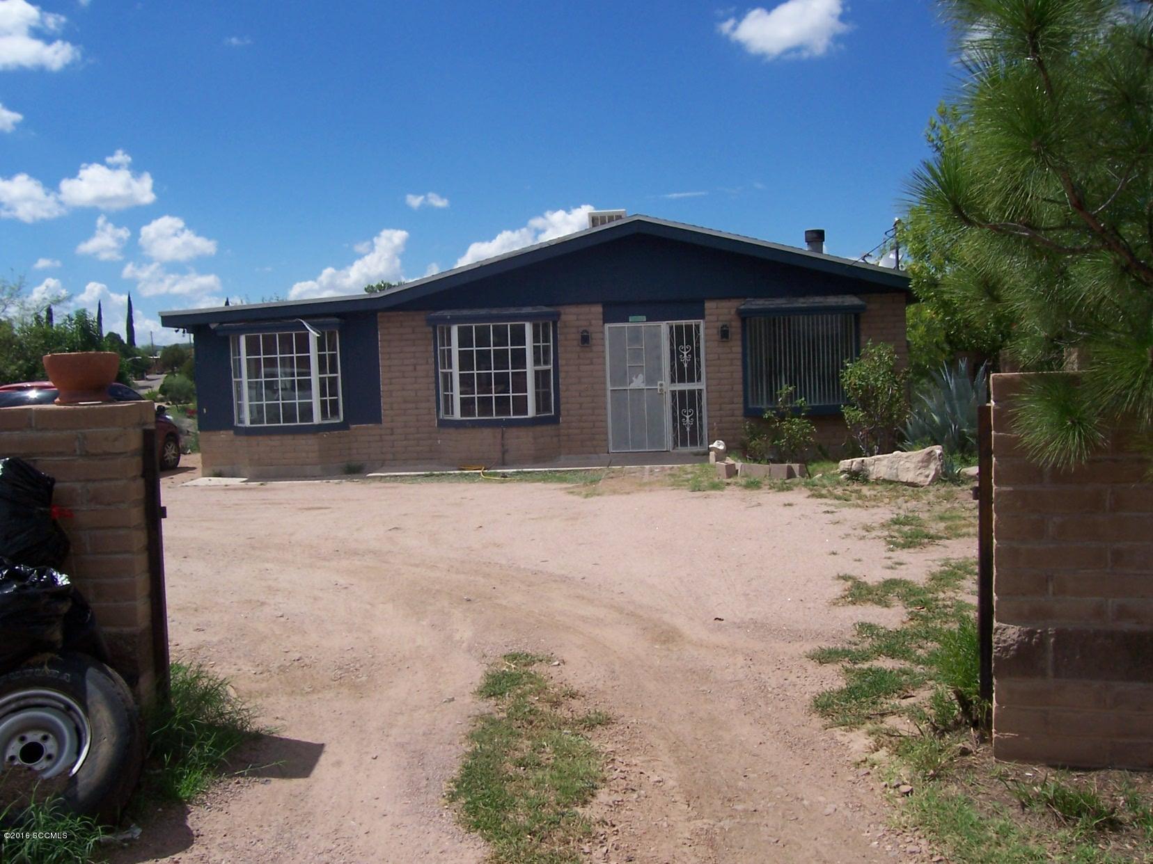 Nice central location at end of West Kelsey Place - cul de sac, two lots 29 & 30 - 3 Bedrooms, 2 bath home, ceramic tile floors. Has guest house with 1Bed/1Ba, pays $400/Monthly with utilities.