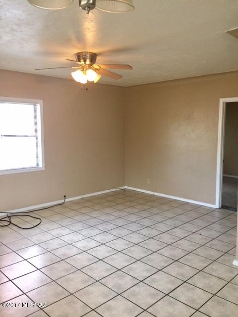 Central-3bd/2ba house with all appliances, large yard with separate entrances to bedrooms, covered parking, and AC! Rent includes water/sewer/trash. Close to campus, shopping, dining, and mountain bike path!!