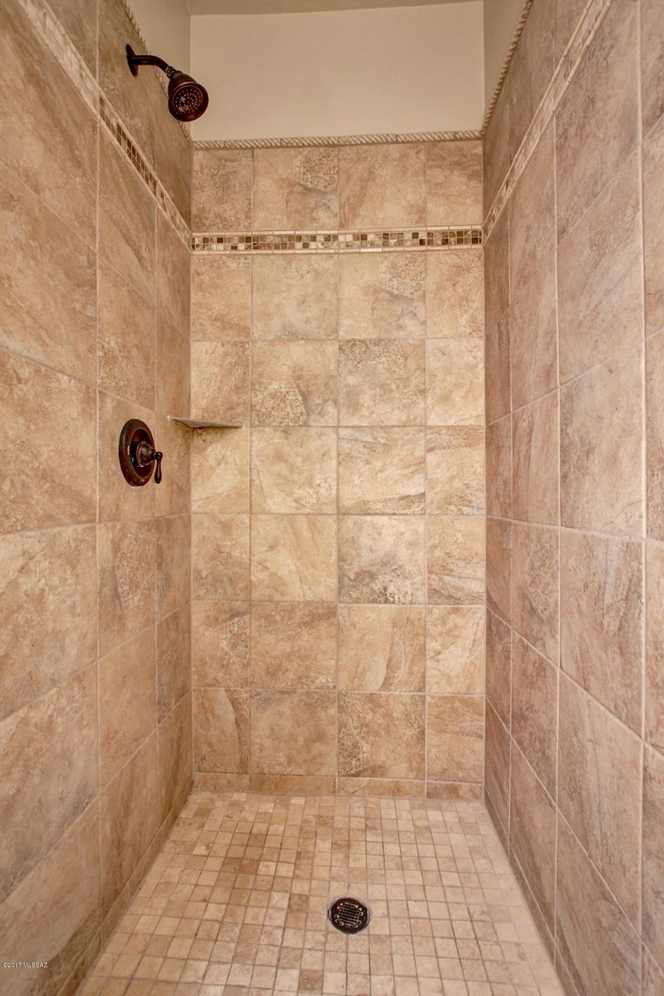 Colonia Verde (13-17) - Residential